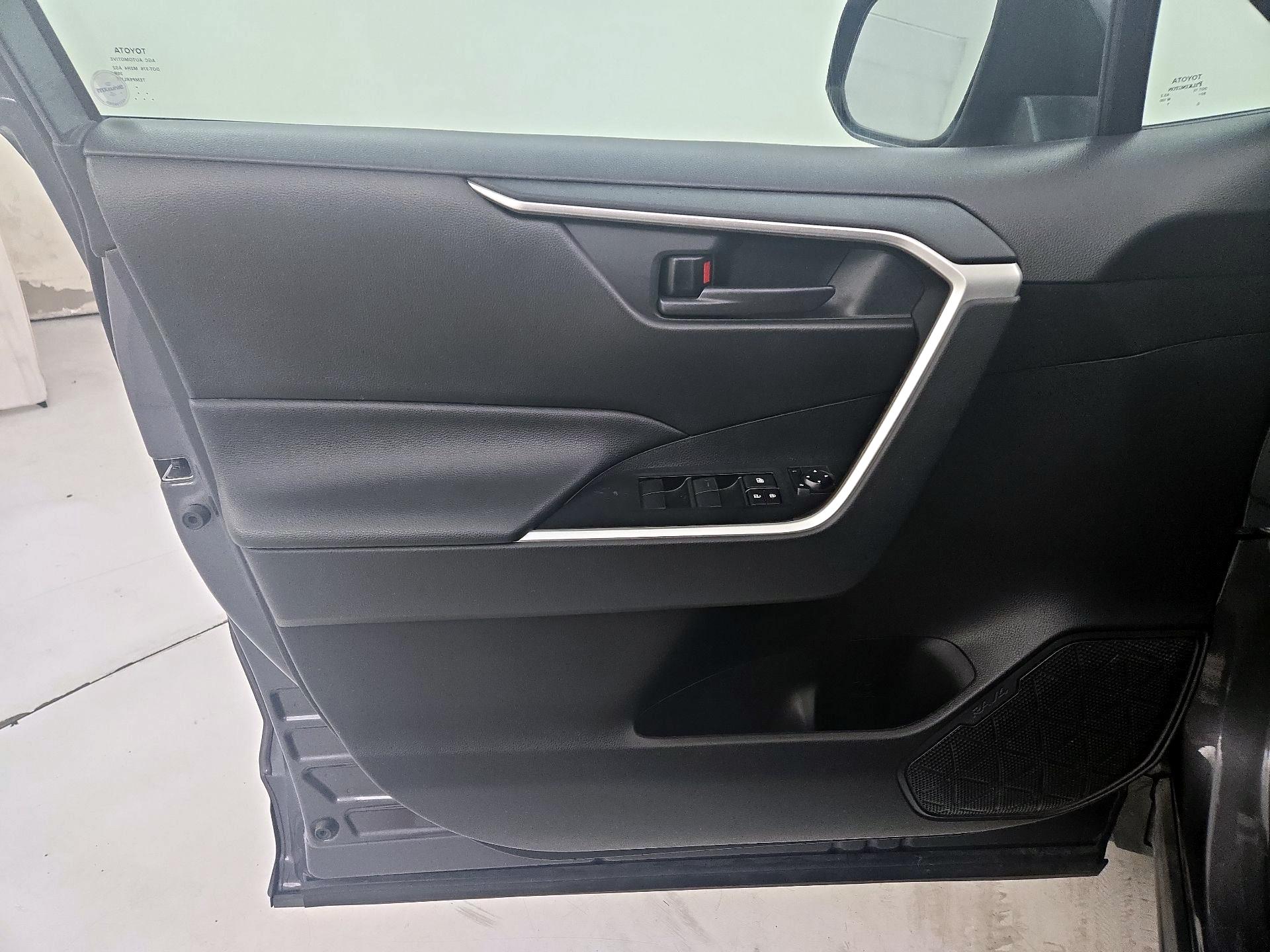 Thumbnail: 2021 Toyota RAV4 - 12