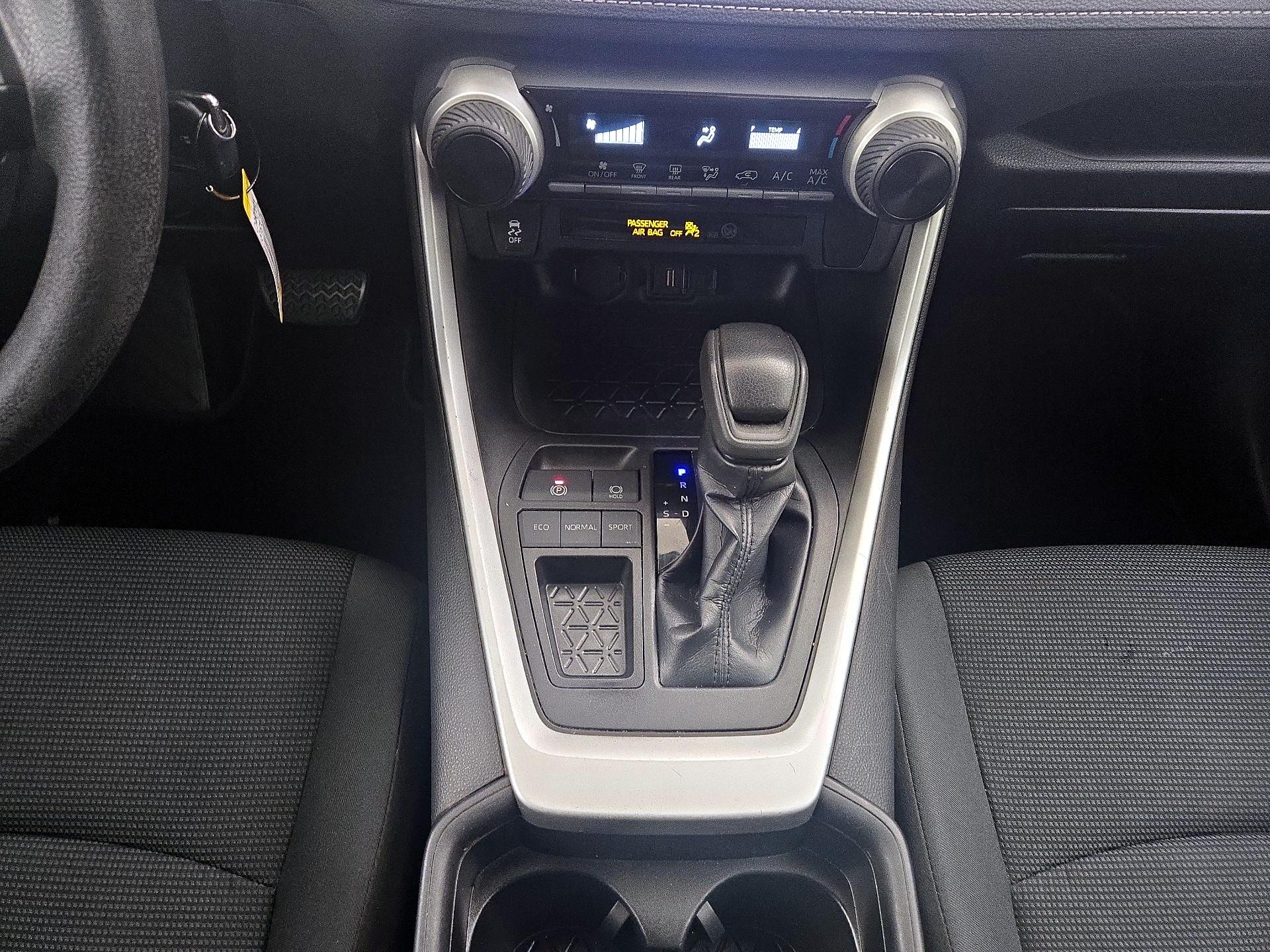 Thumbnail: 2021 Toyota RAV4 - 17