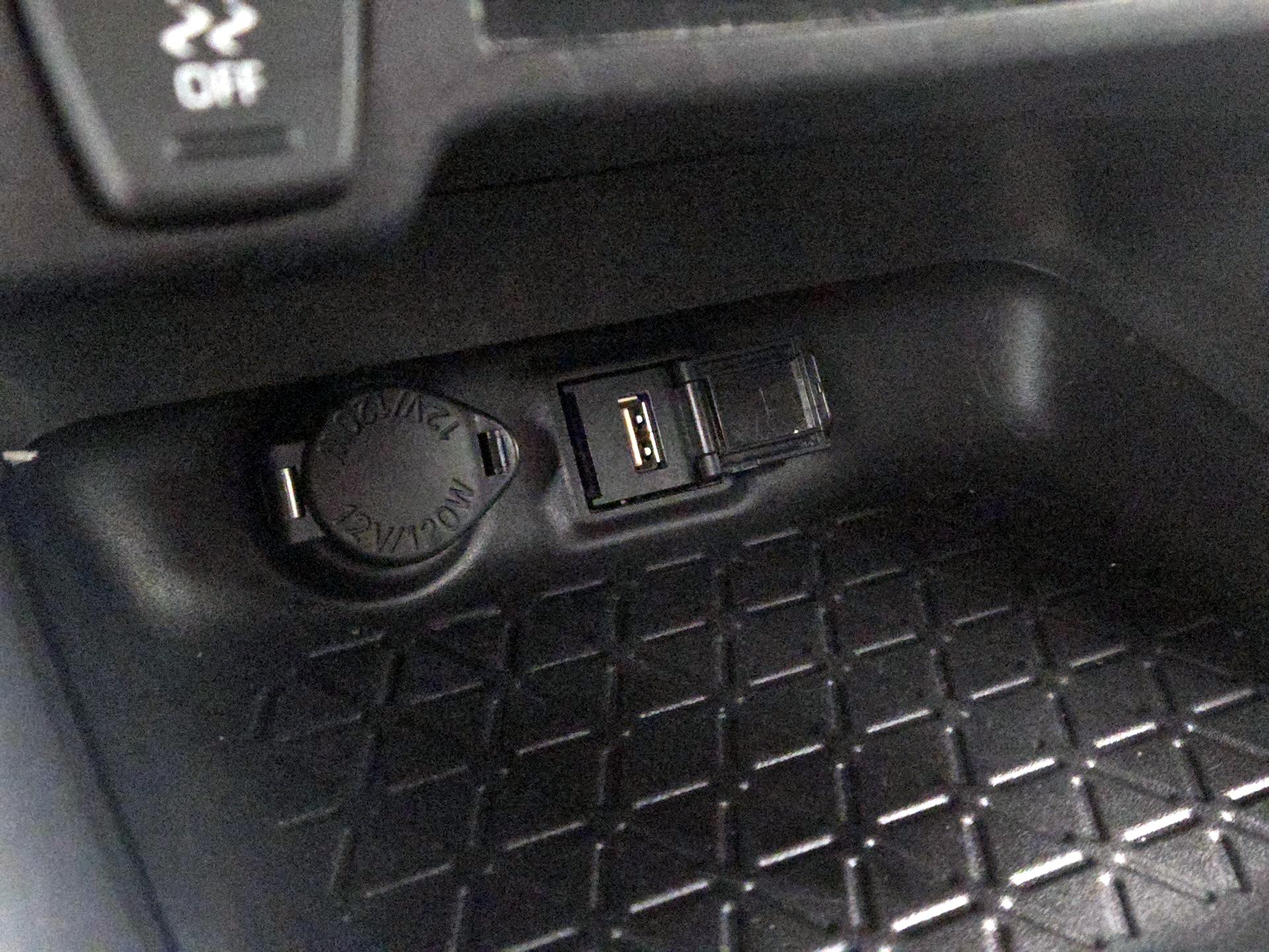 Thumbnail: 2021 Toyota RAV4 - 18