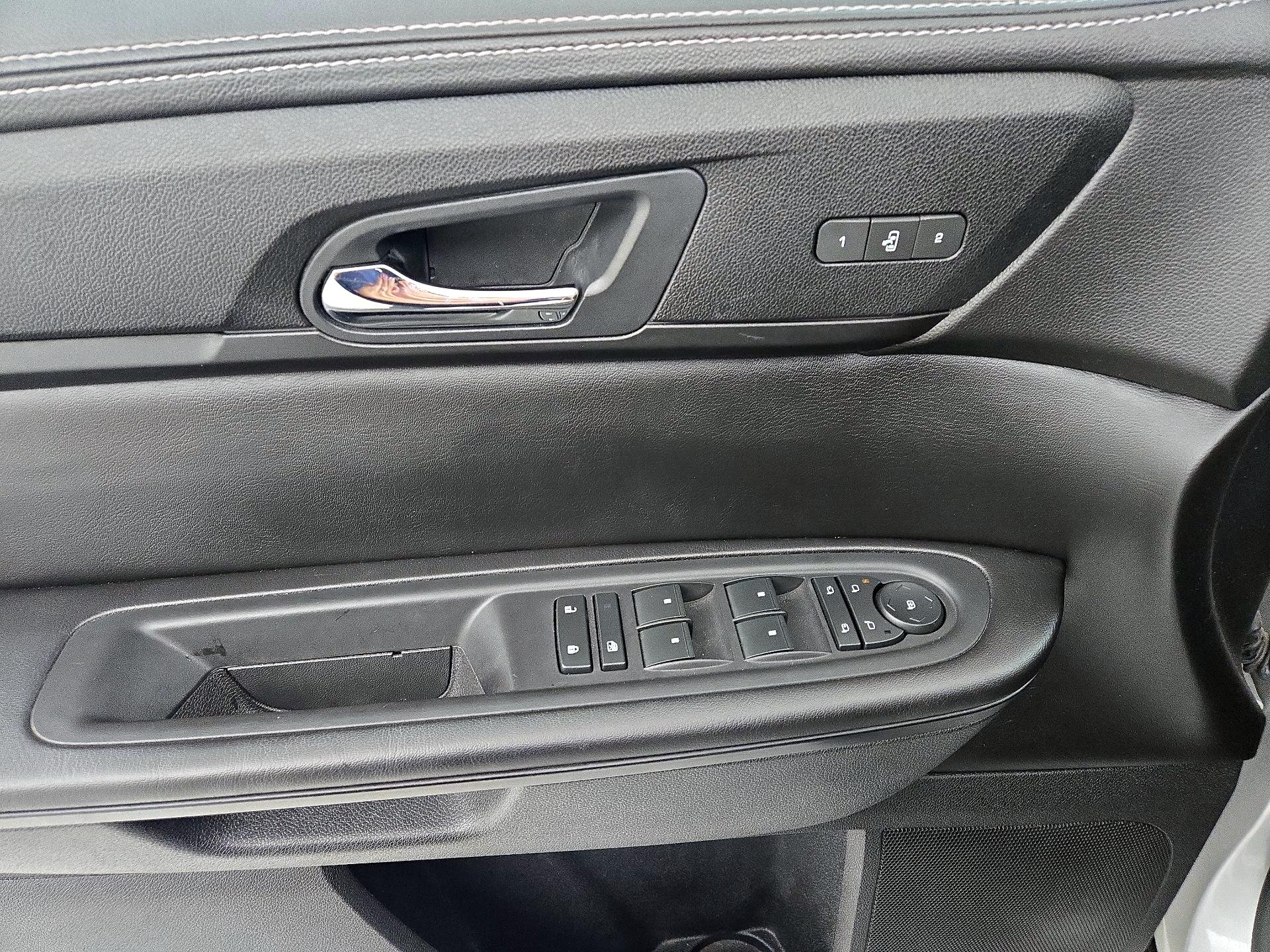 Thumbnail: 2017 Chevrolet Traverse - 12