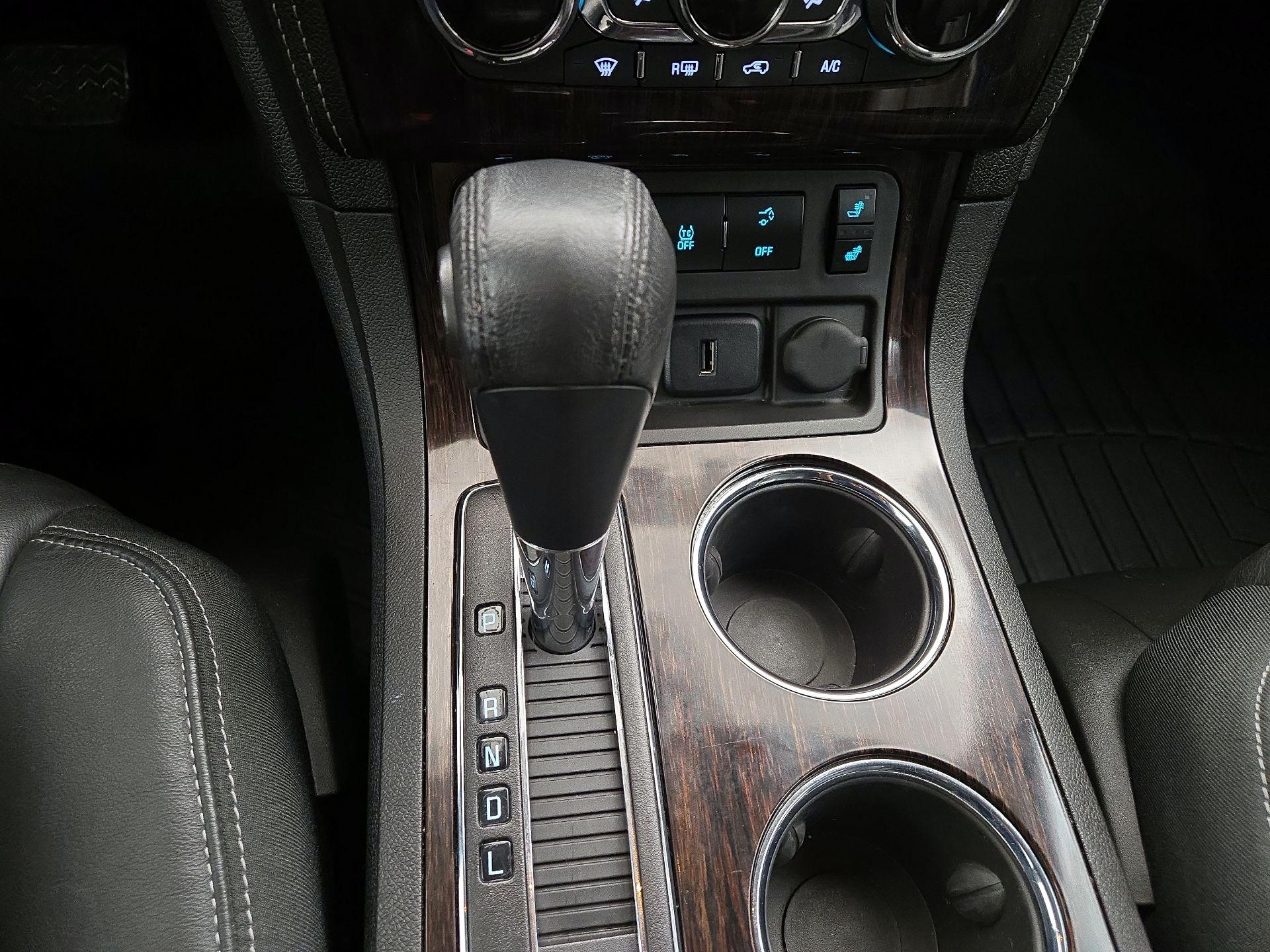 Thumbnail: 2017 Chevrolet Traverse - 18