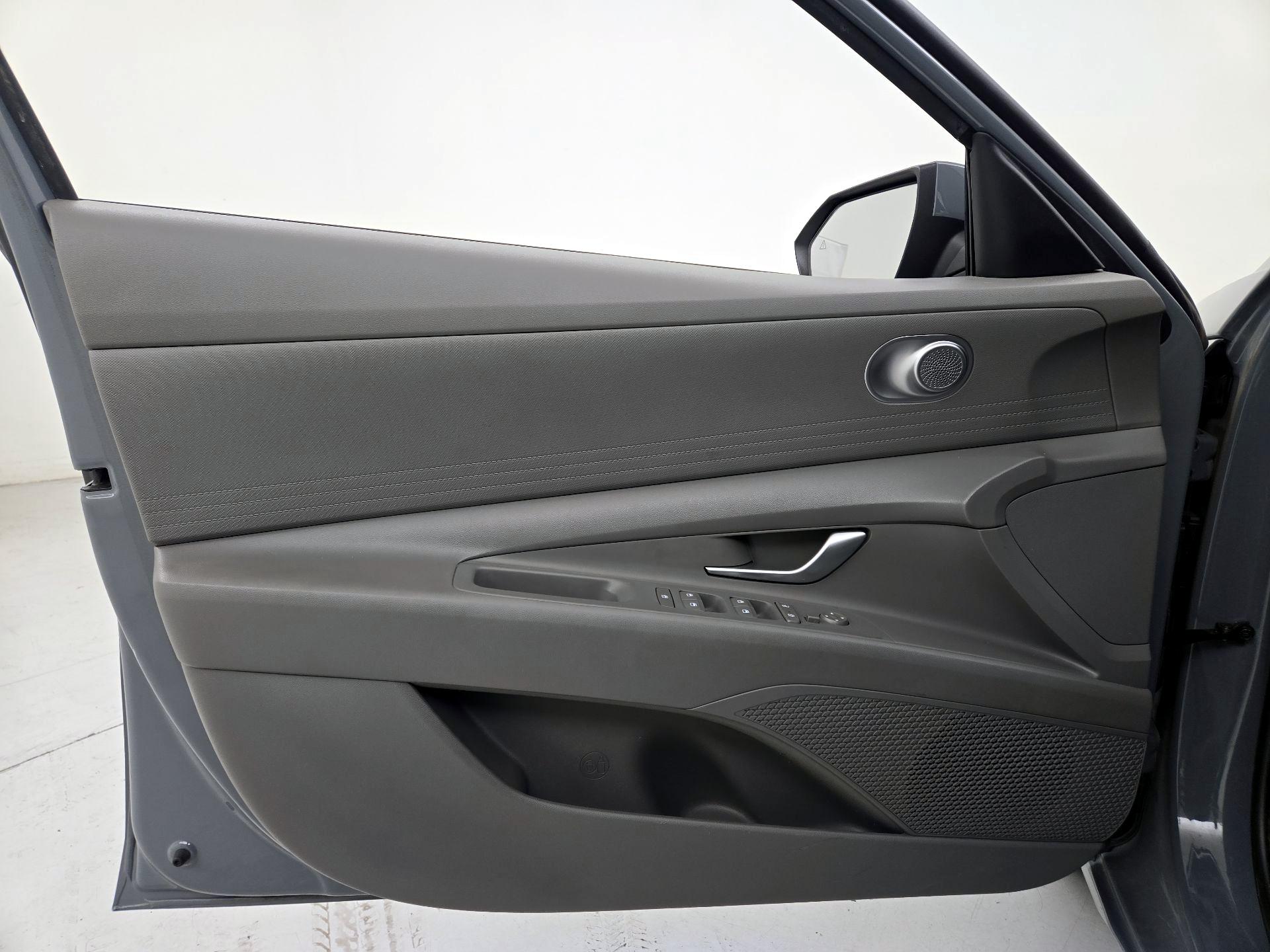 Thumbnail: 2022 Hyundai Elantra - 12