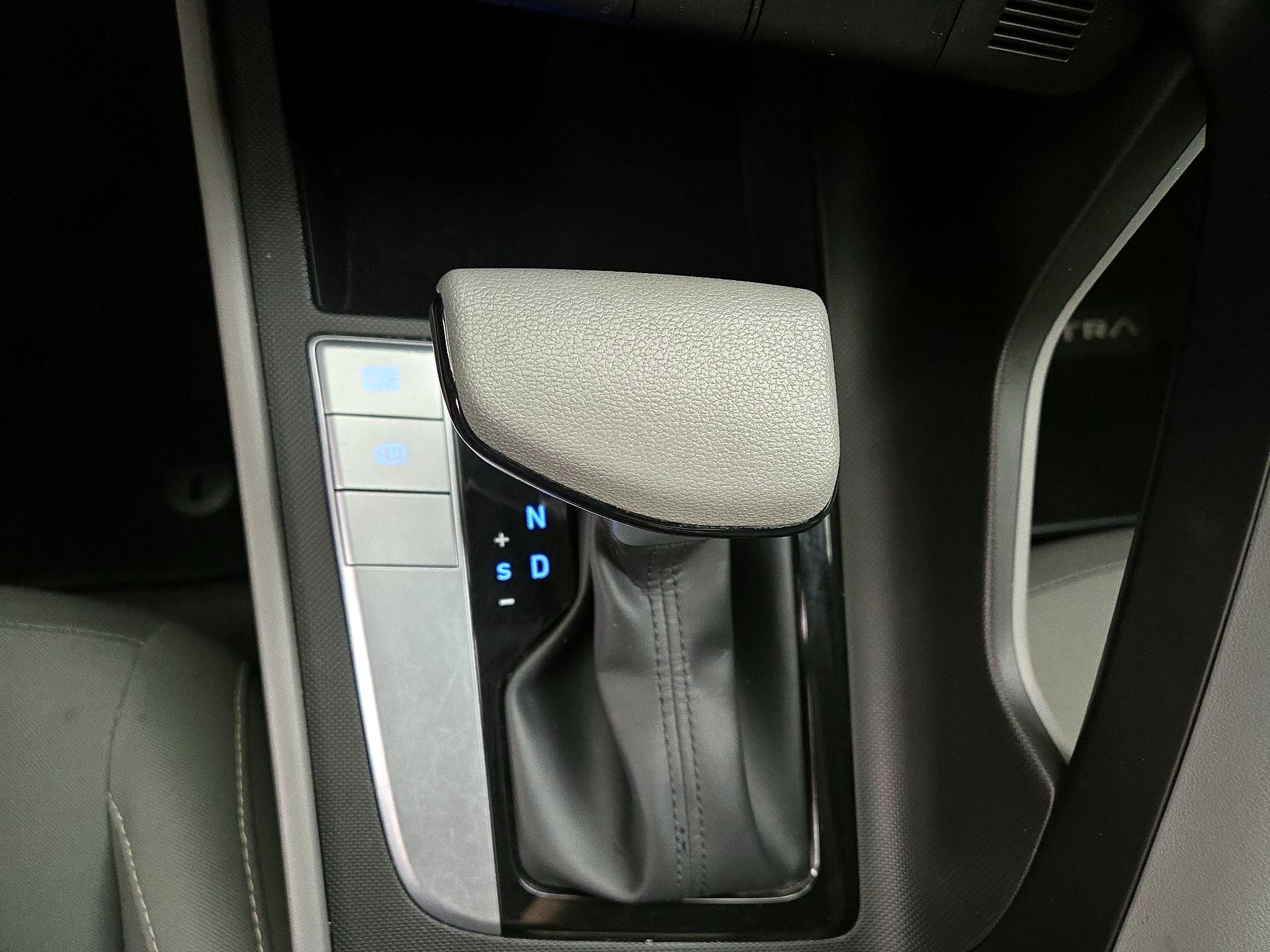 Thumbnail: 2022 Hyundai Elantra - 17