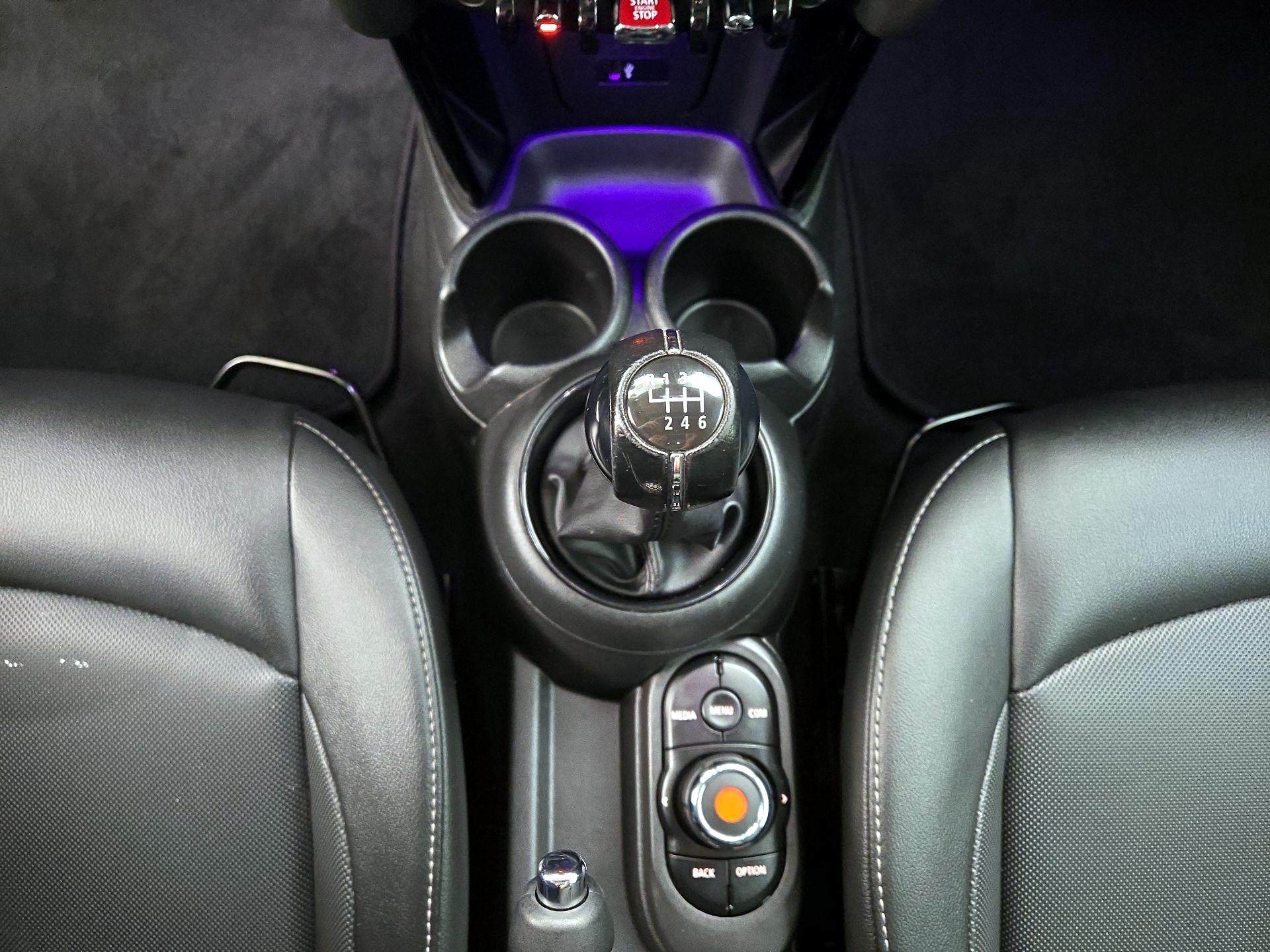 Thumbnail: 2019 MINI Cooper Hardtop - 17