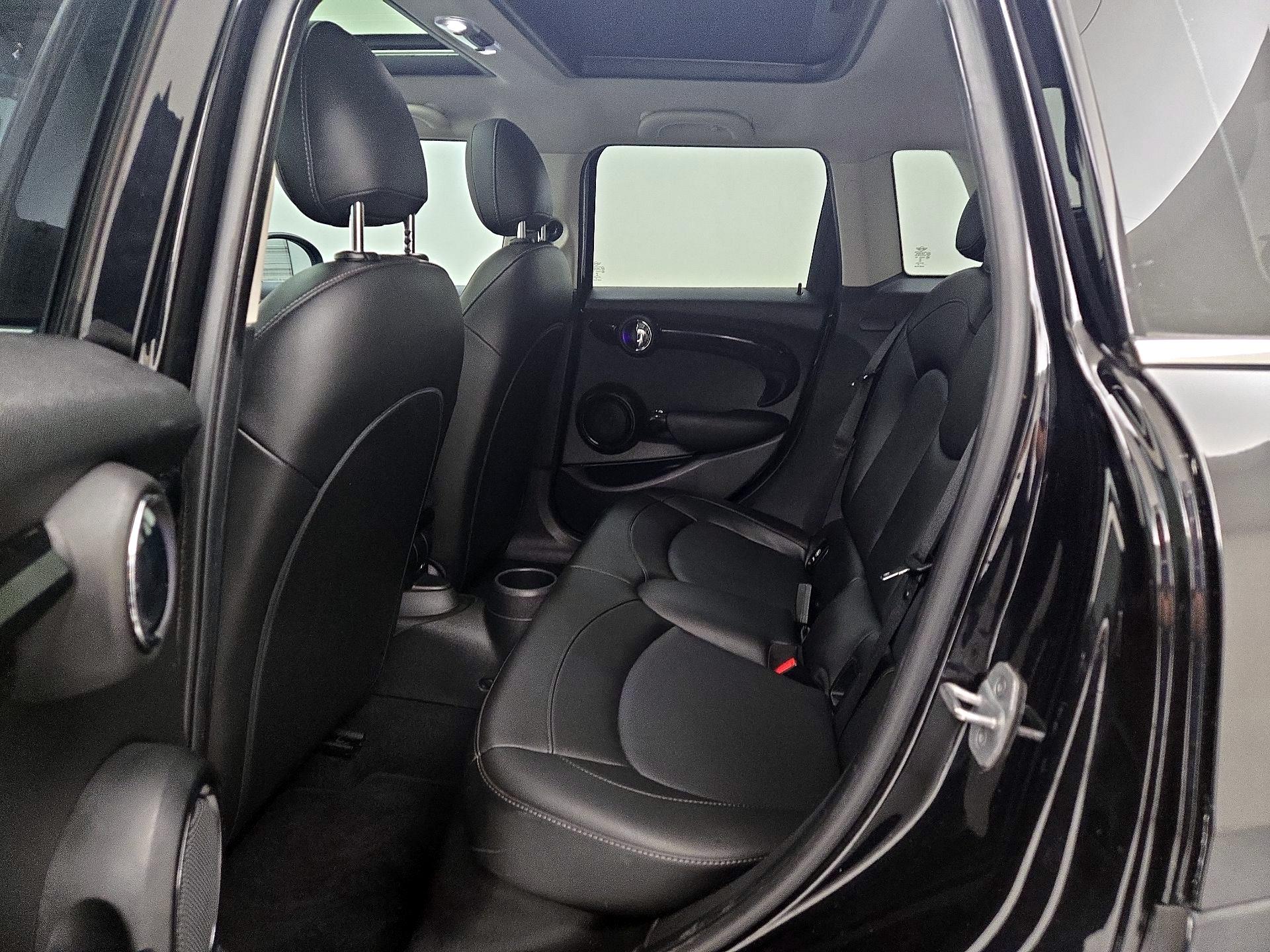 Thumbnail: 2019 MINI Cooper Hardtop - 20