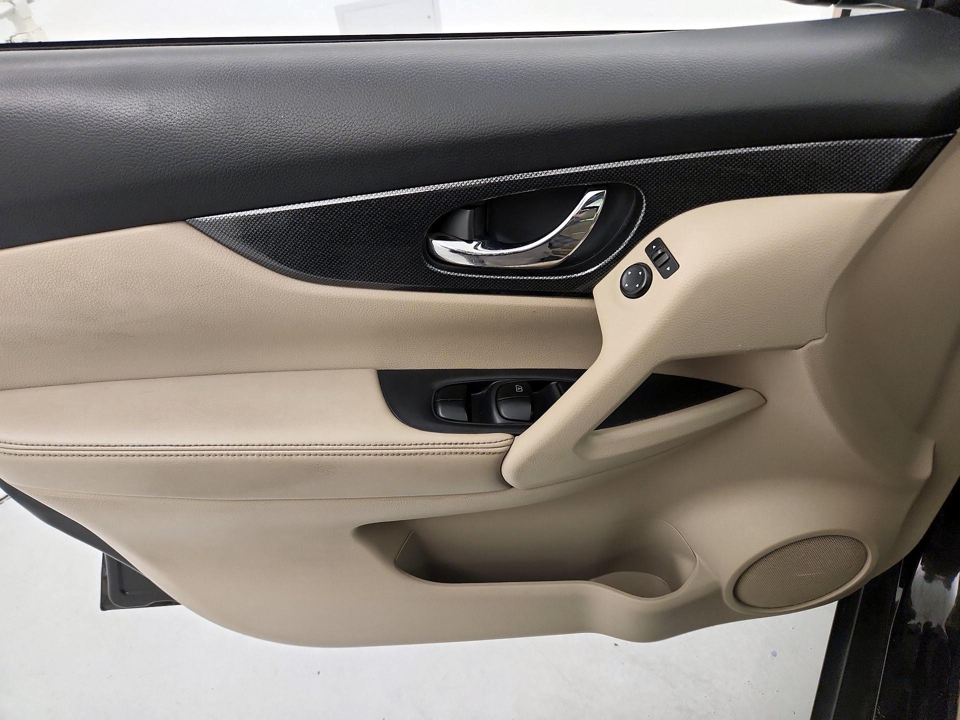Thumbnail: 2015 Nissan Rogue - 12