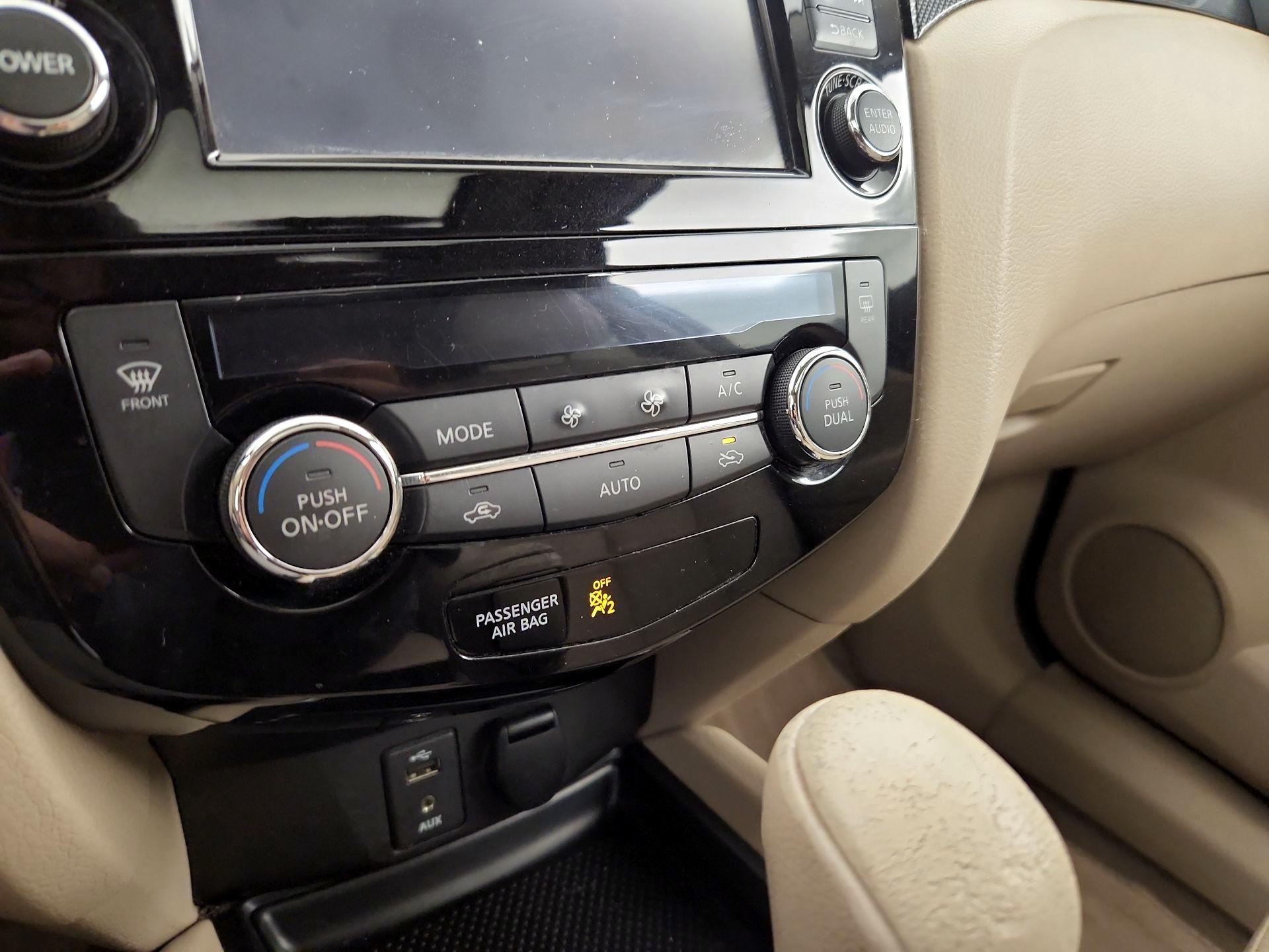 Thumbnail: 2015 Nissan Rogue - 16