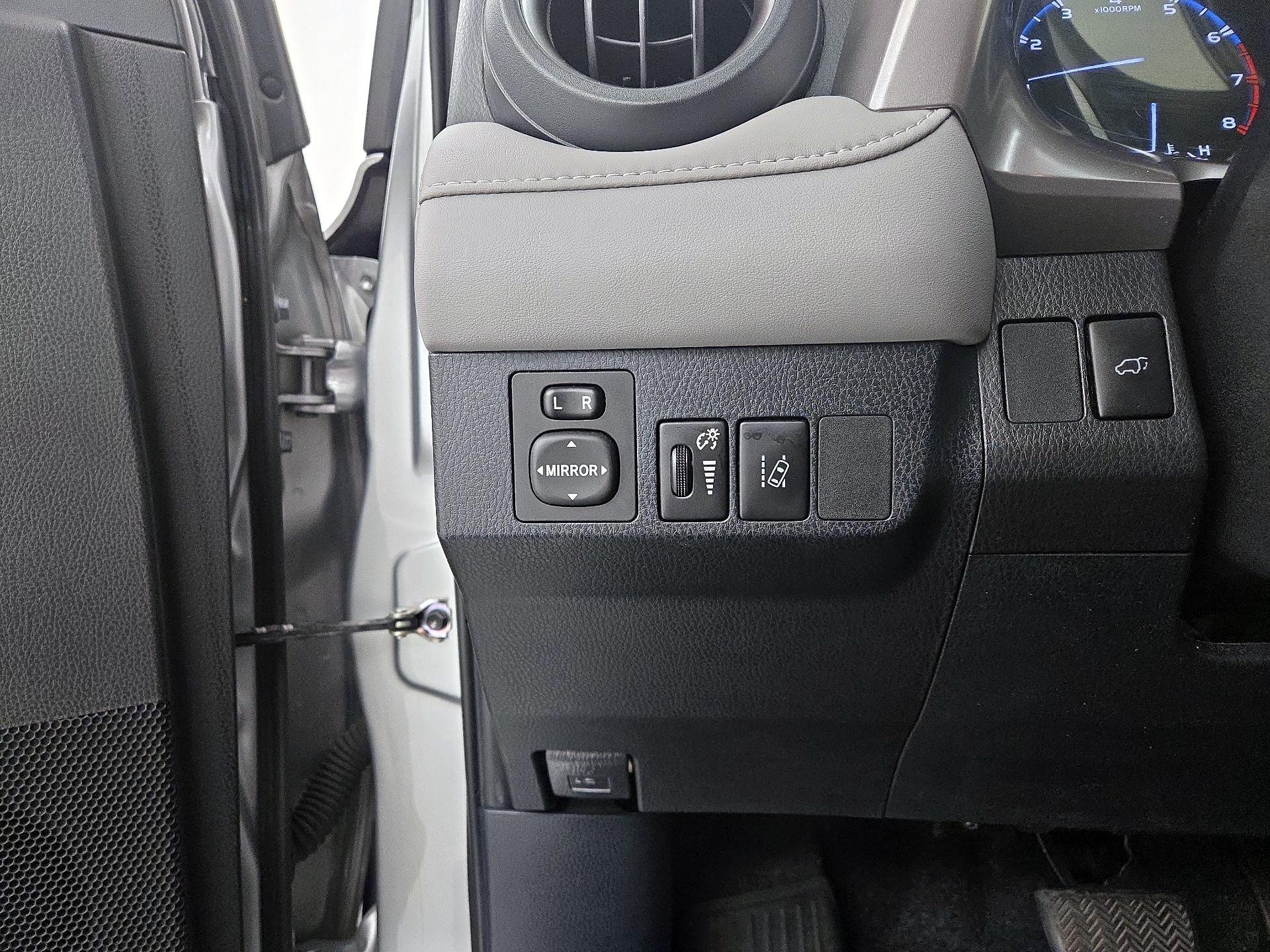 Thumbnail: 2018 Toyota RAV4 - 13