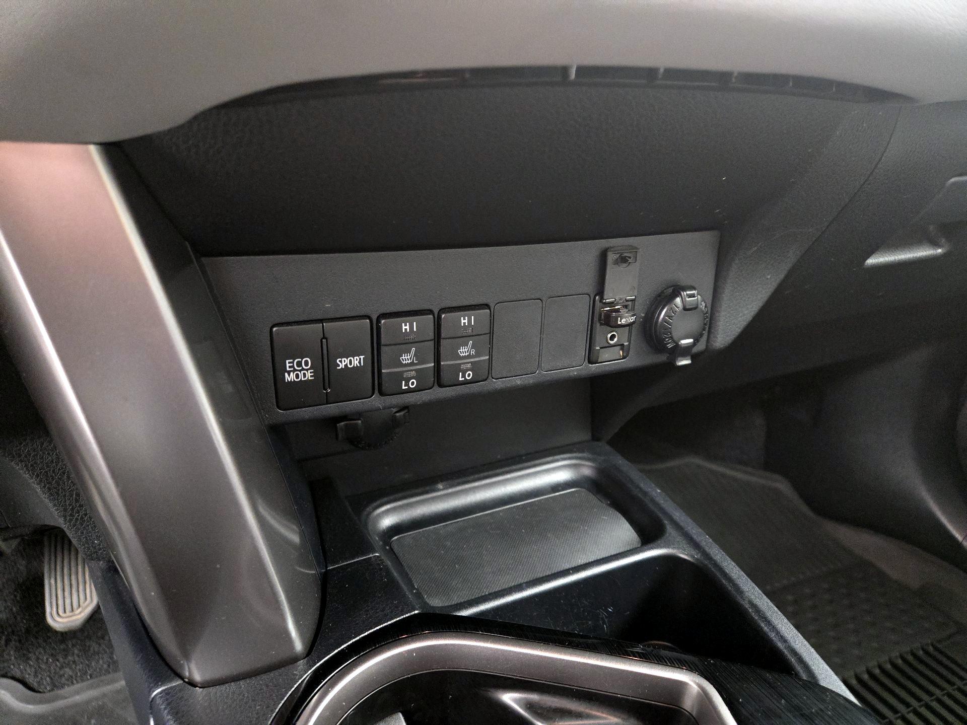 Thumbnail: 2018 Toyota RAV4 - 18