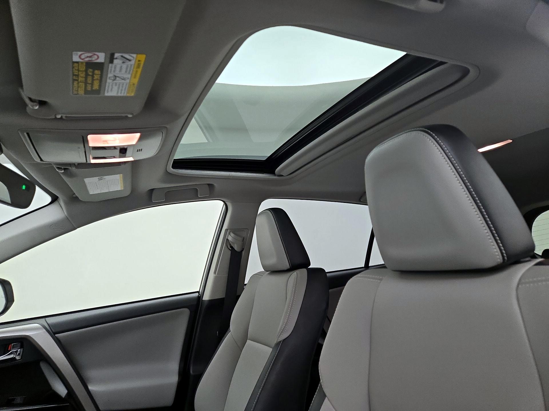 Thumbnail: 2018 Toyota RAV4 - 19