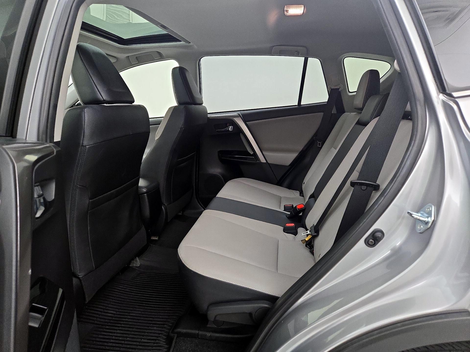 Thumbnail: 2018 Toyota RAV4 - 20