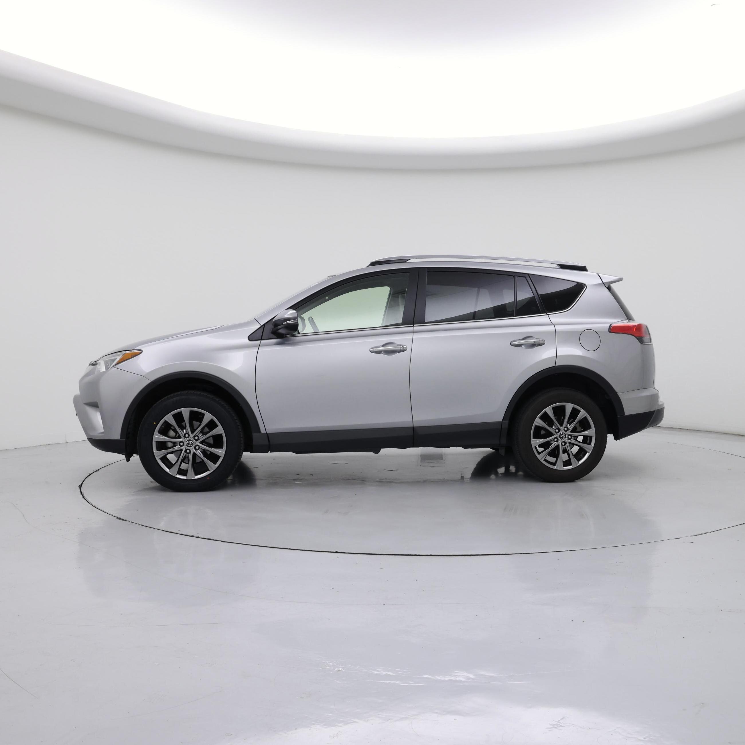 Thumbnail: 2018 Toyota RAV4 - 3