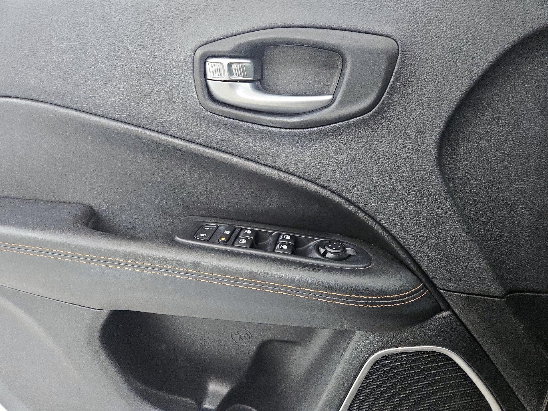 Thumbnail: 2018 Jeep Compass - 12