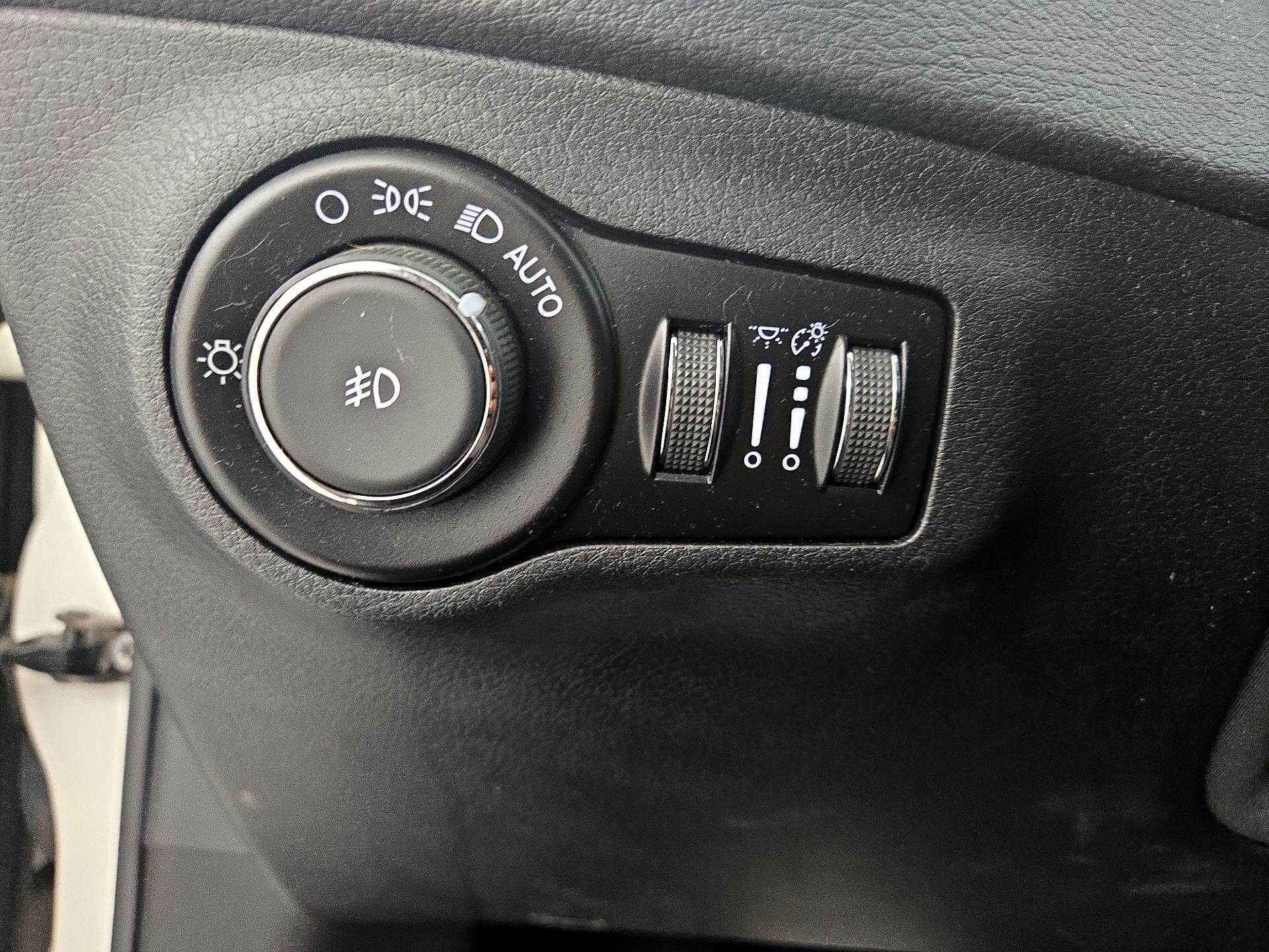 Thumbnail: 2018 Jeep Compass - 13