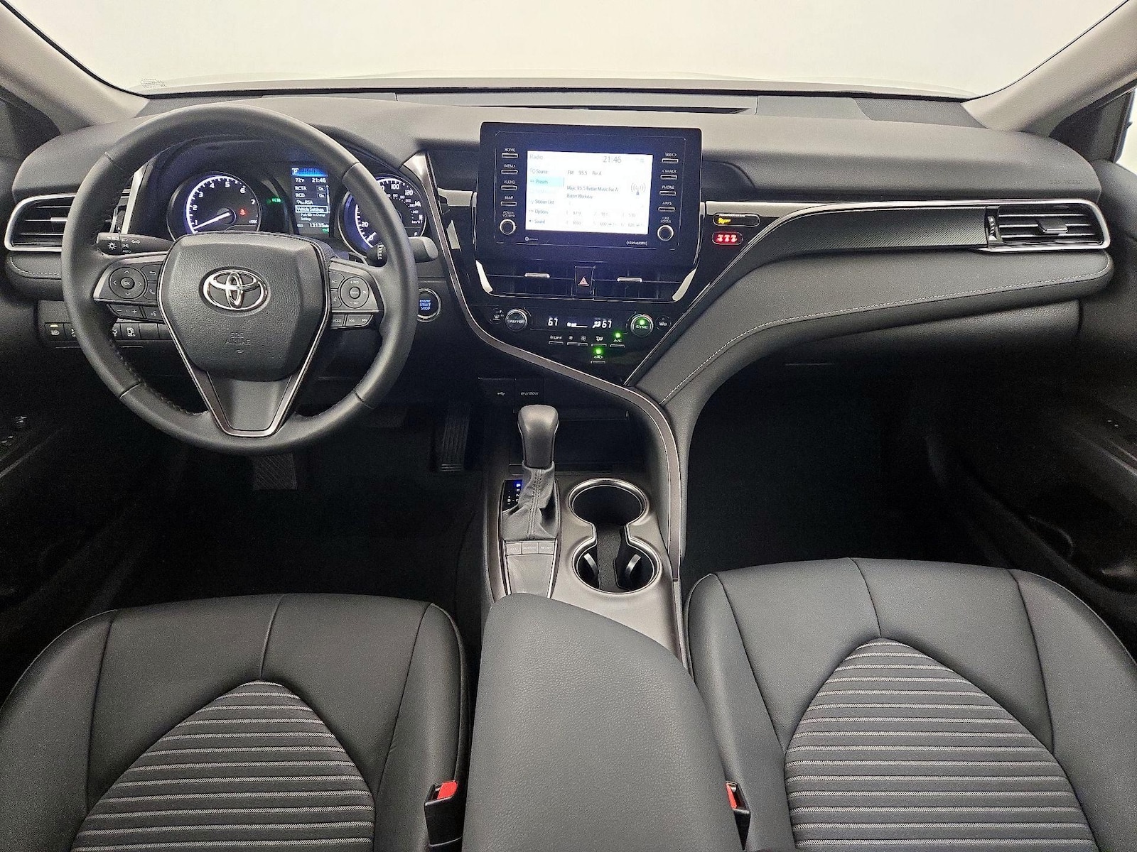2024 Toyota Camry SE - Photo 10