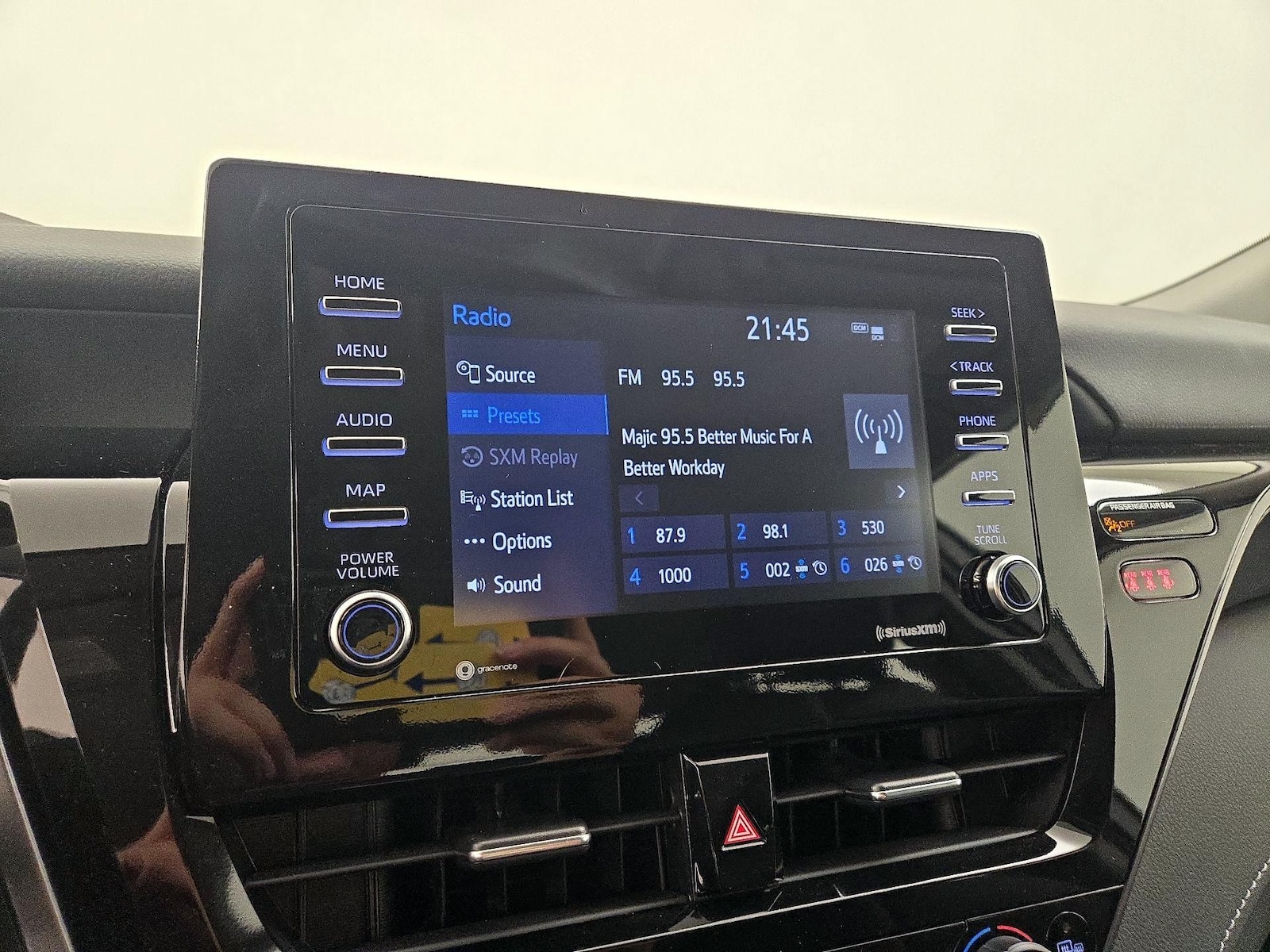 2024 Toyota Camry SE - Photo 16