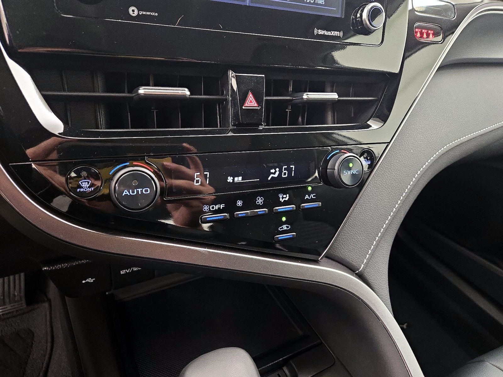 2024 Toyota Camry SE - Photo 17