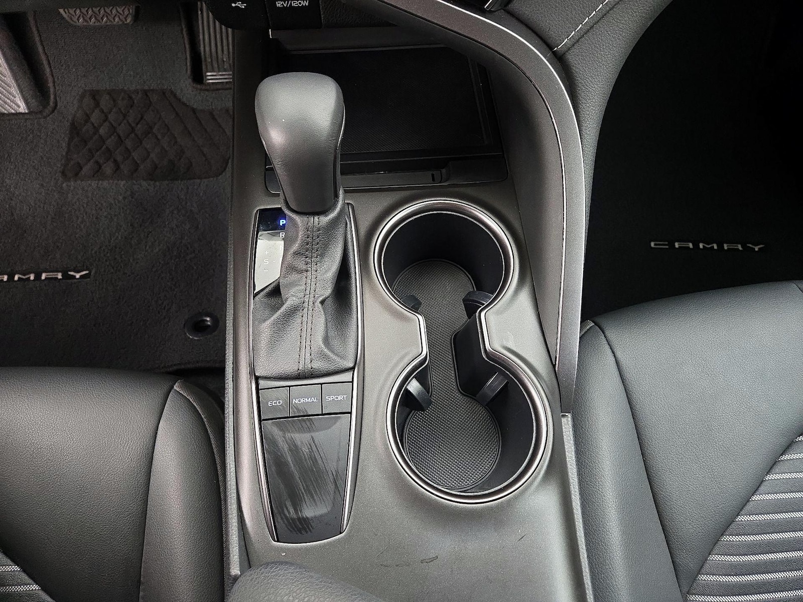 2024 Toyota Camry SE - Photo 18