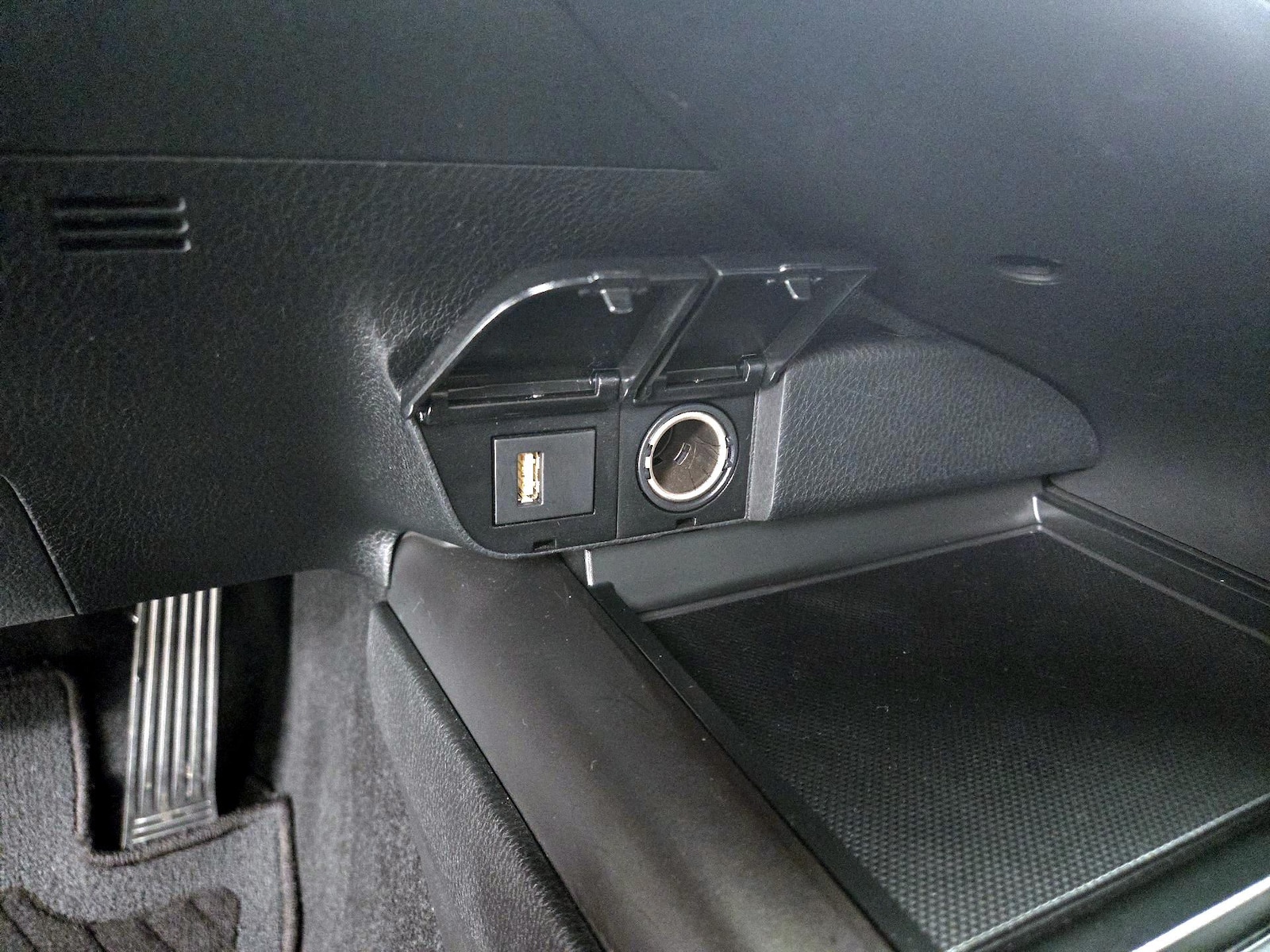 2024 Toyota Camry SE - Photo 19