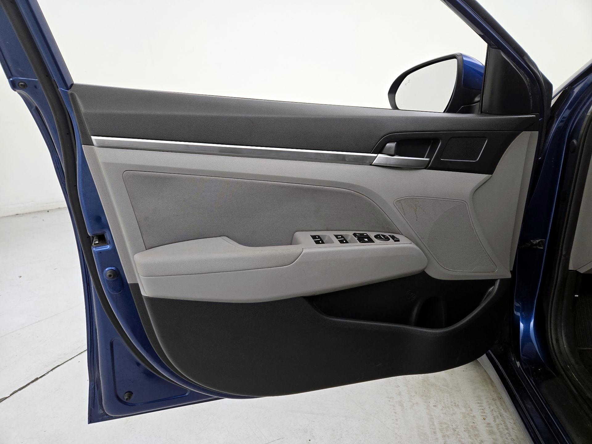 Thumbnail: 2020 Hyundai Elantra - 12