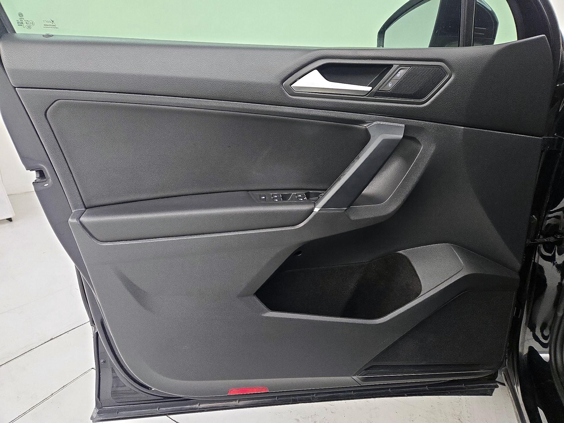 Thumbnail: 2020 Volkswagen Tiguan - 12