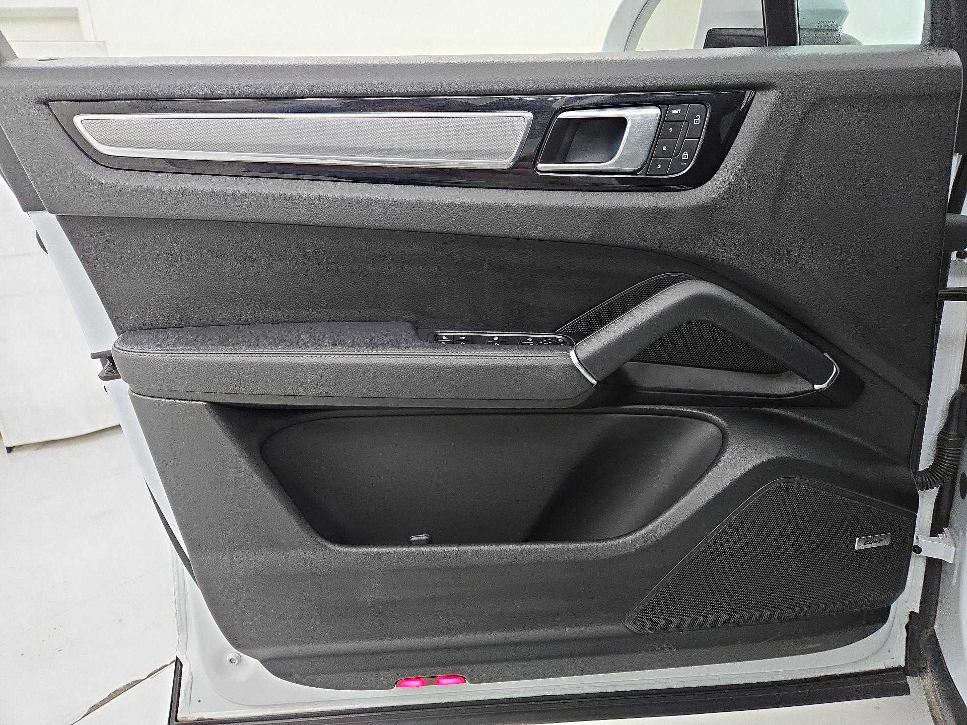 Thumbnail: 2023 Porsche Cayenne - 12