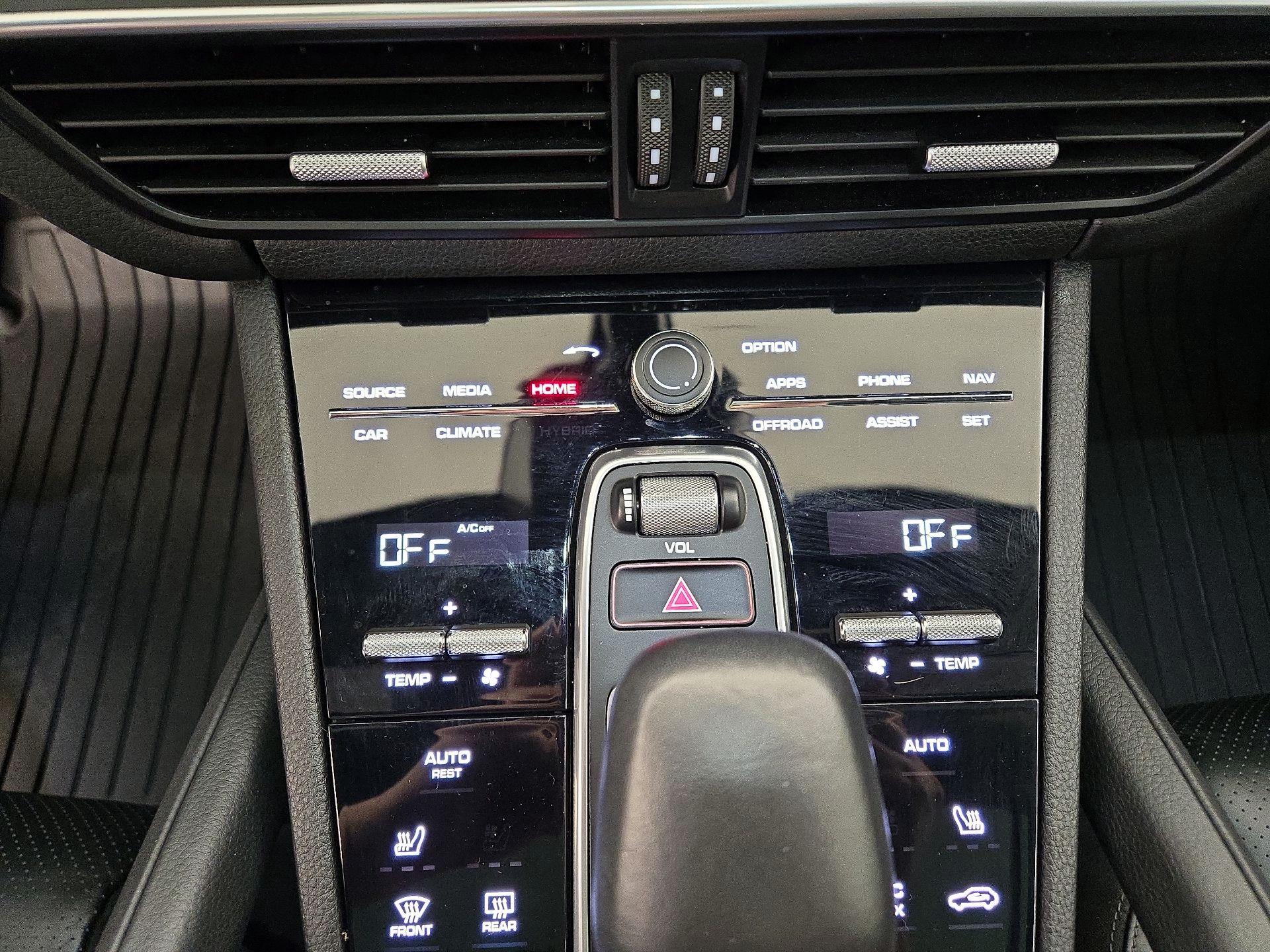 Thumbnail: 2023 Porsche Cayenne - 17