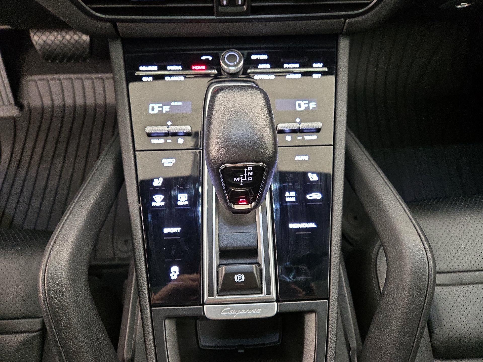 Thumbnail: 2023 Porsche Cayenne - 18