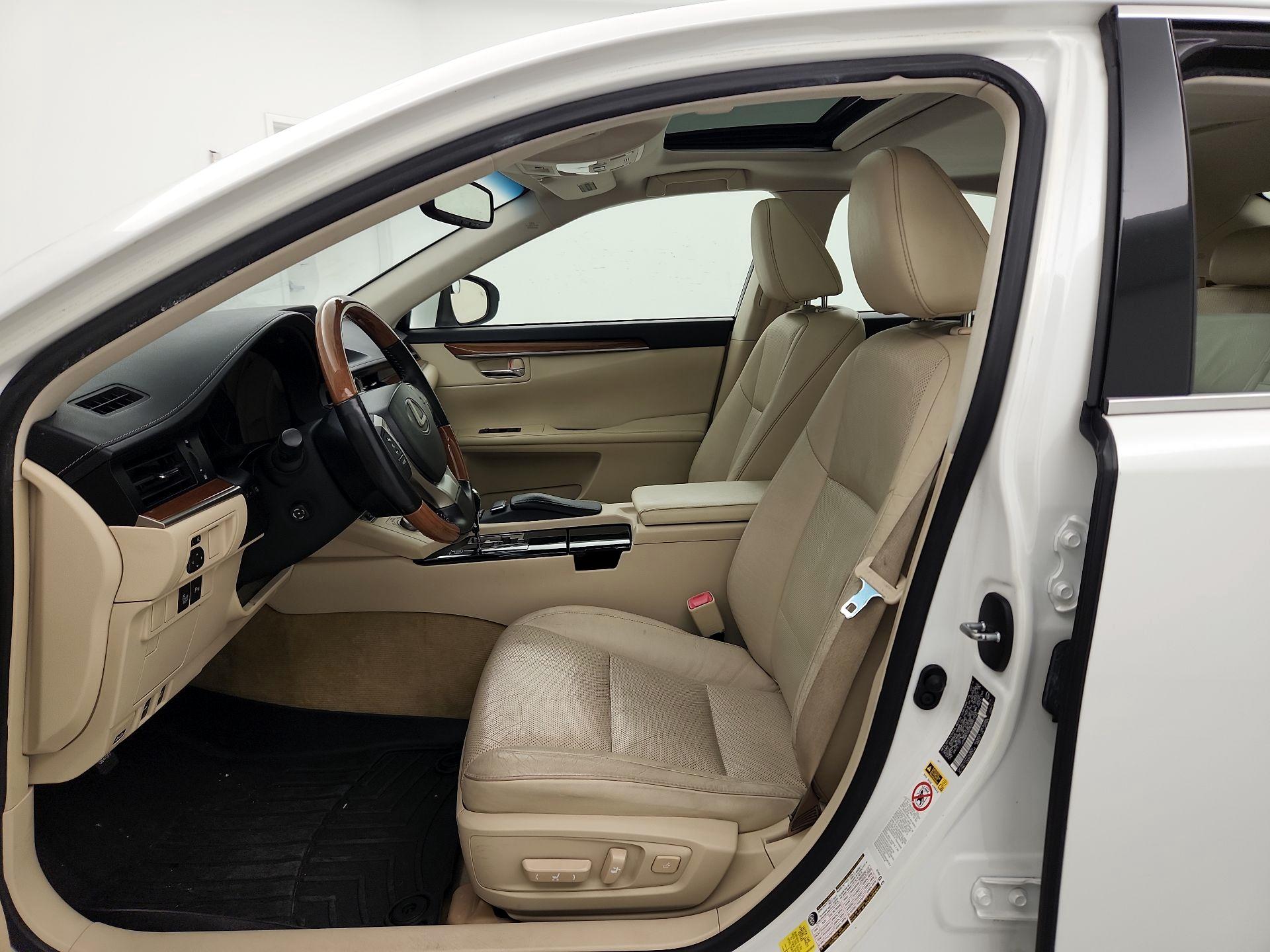 Thumbnail: 2014 Lexus ES - 11