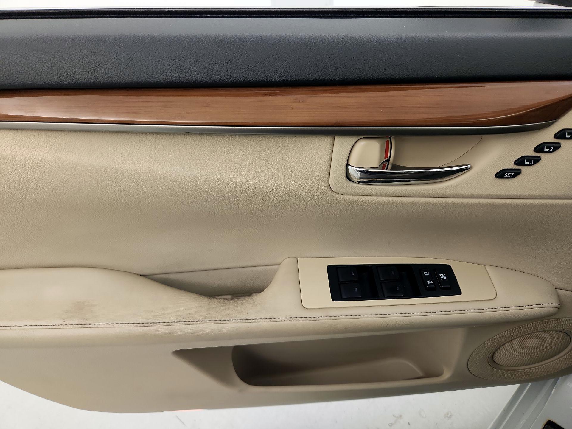 Thumbnail: 2014 Lexus ES - 12