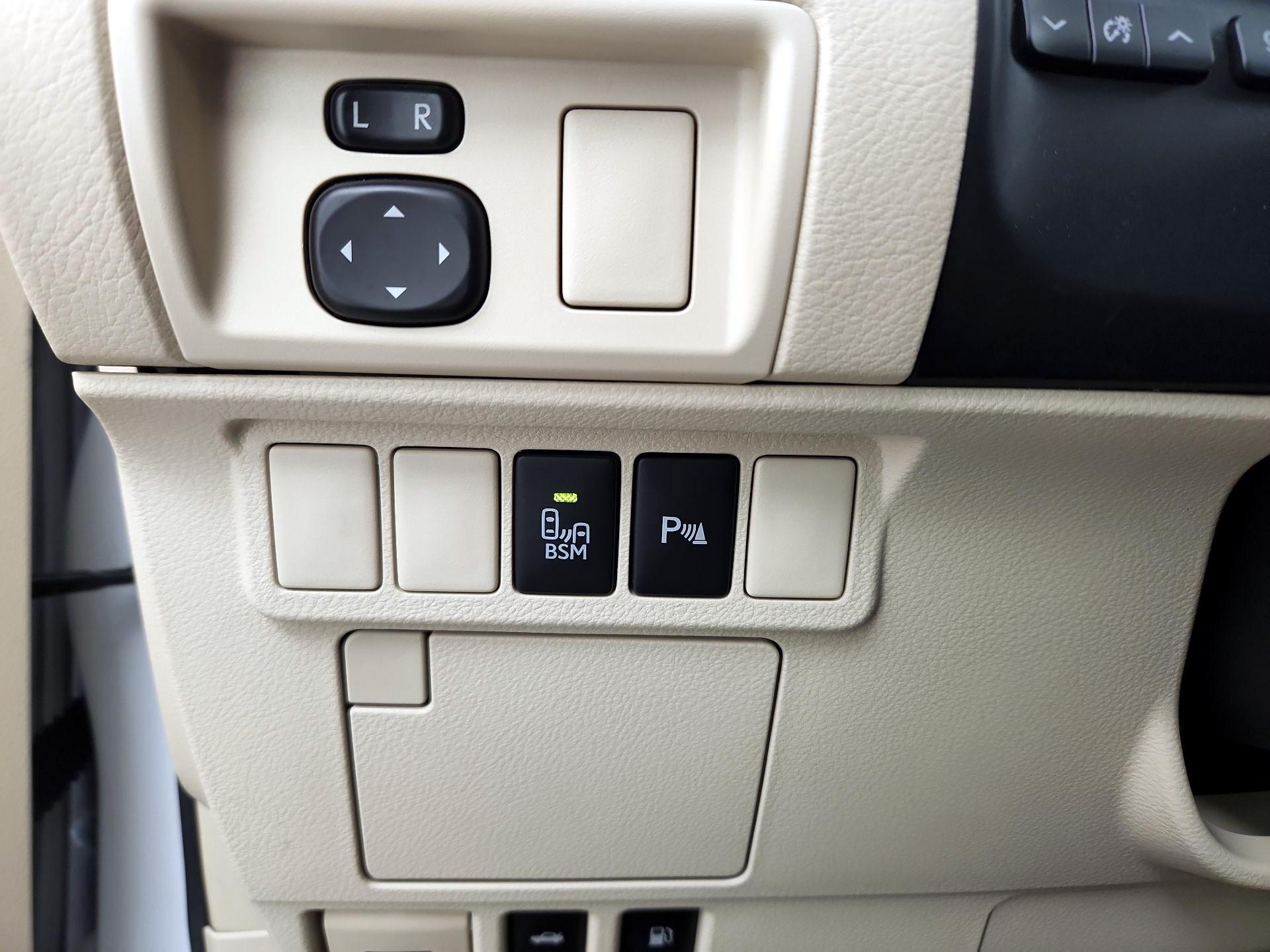 Thumbnail: 2014 Lexus ES - 13