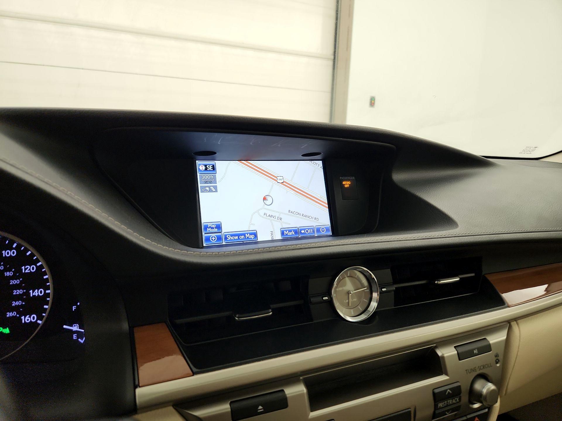 Thumbnail: 2014 Lexus ES - 14