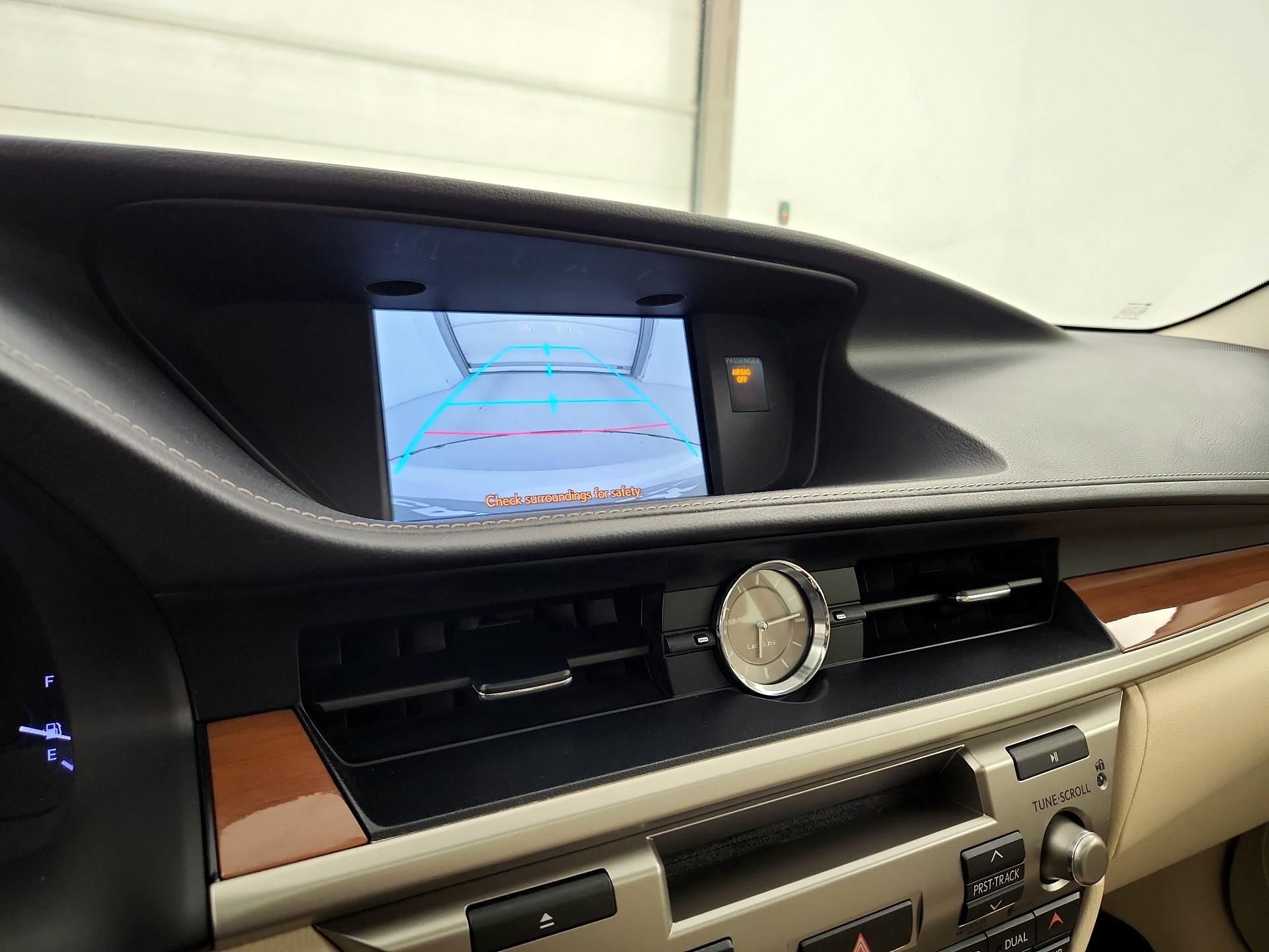 Thumbnail: 2014 Lexus ES - 15