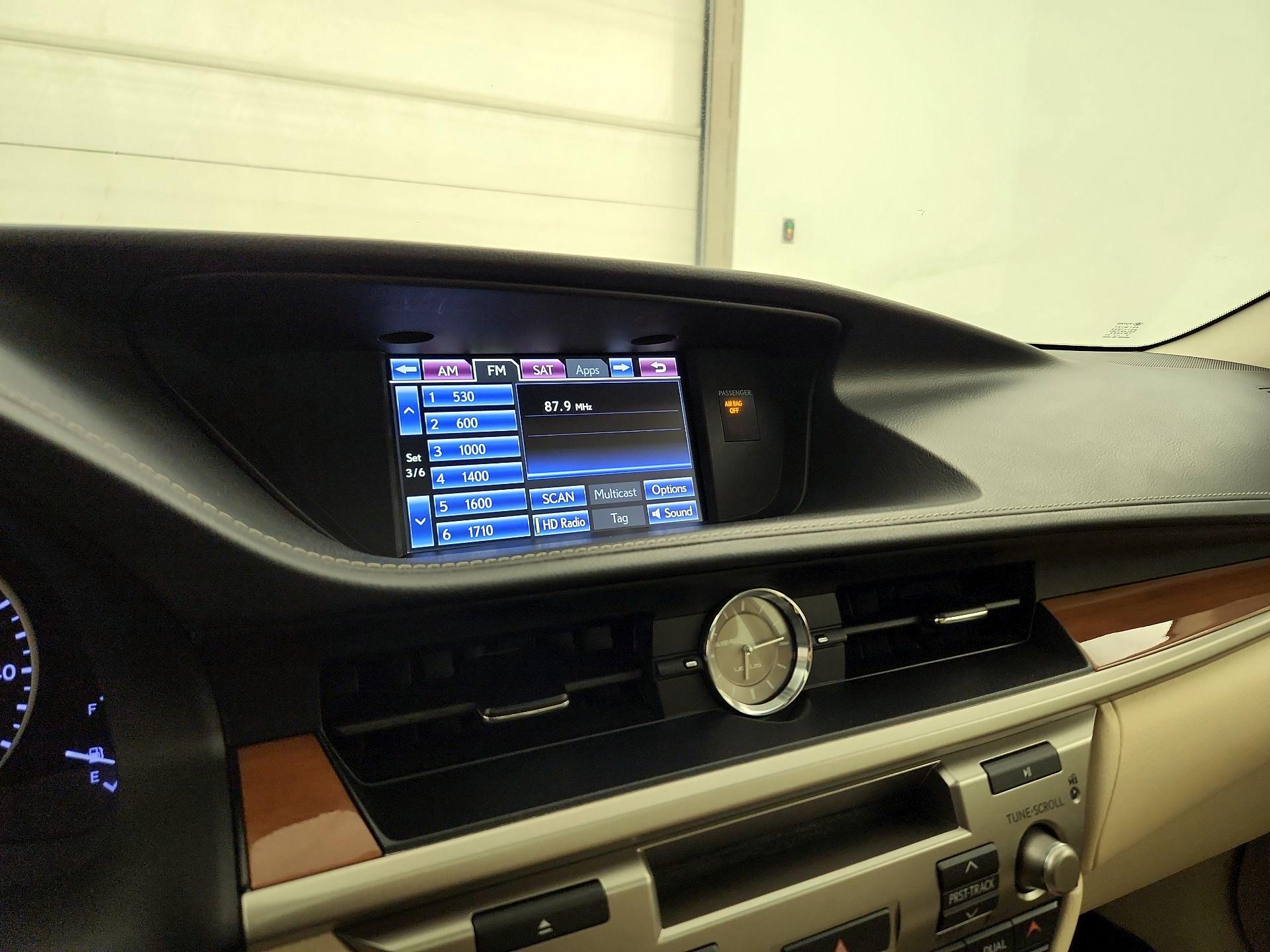 Thumbnail: 2014 Lexus ES - 16