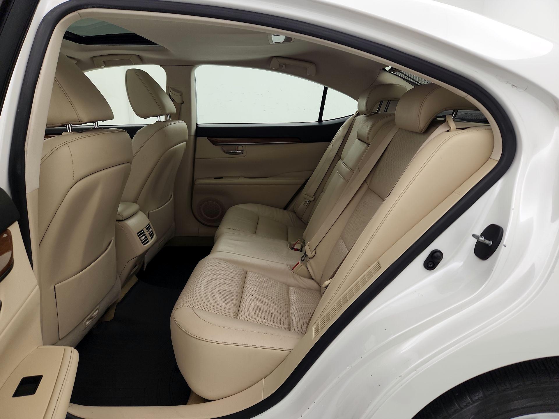 Thumbnail: 2014 Lexus ES - 20