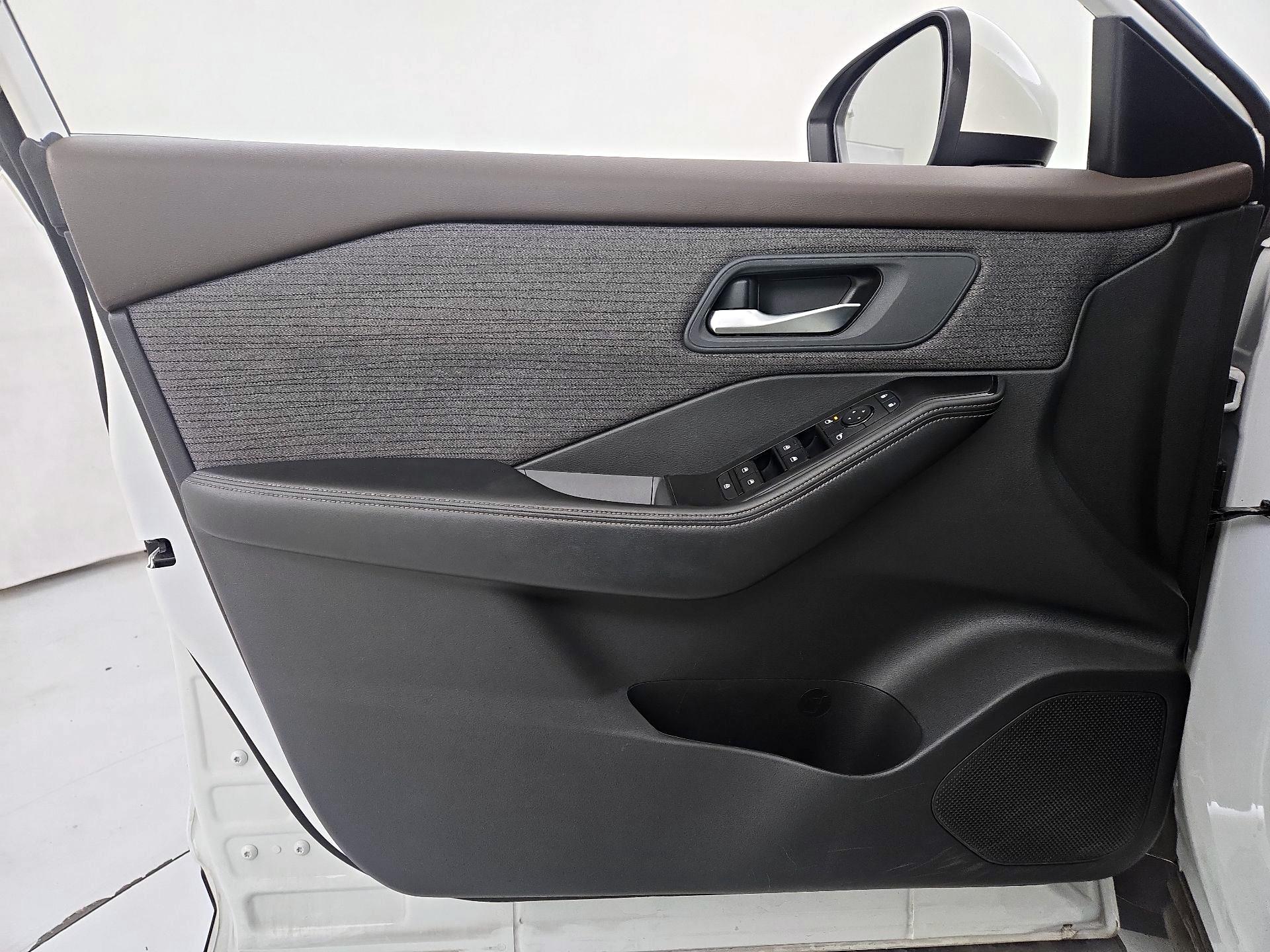 Thumbnail: 2022 Nissan Rogue - 12