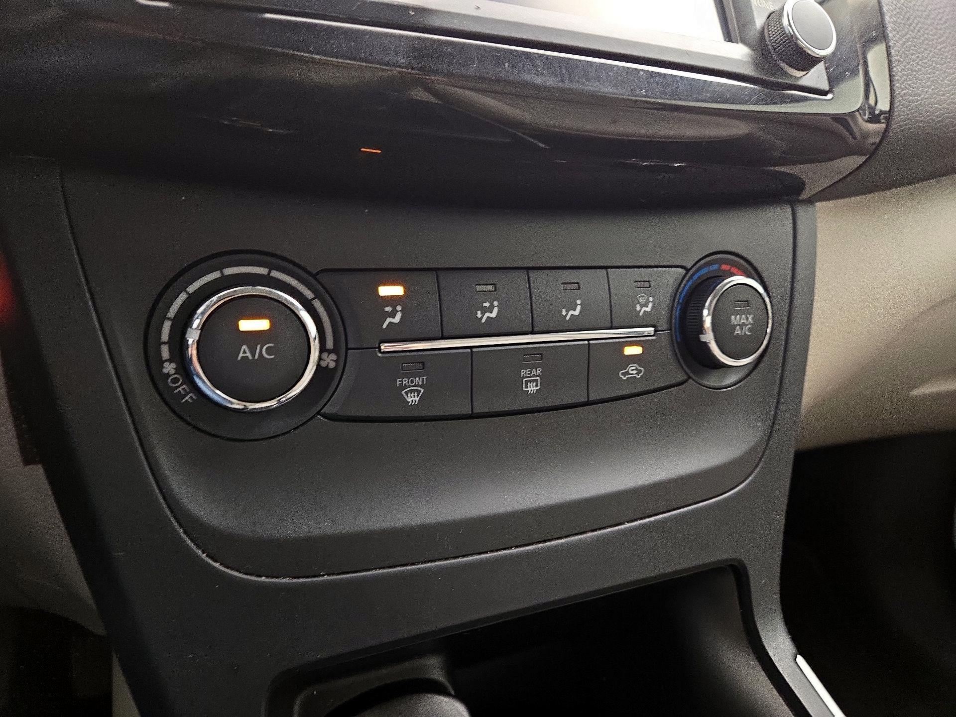 Thumbnail: 2017 Nissan Sentra - 17