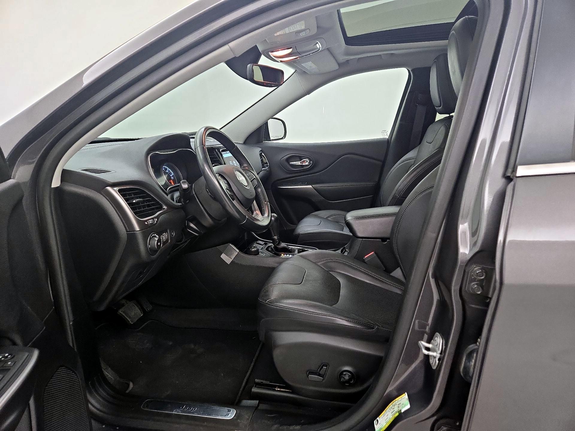 Thumbnail: 2020 Jeep Cherokee - 11