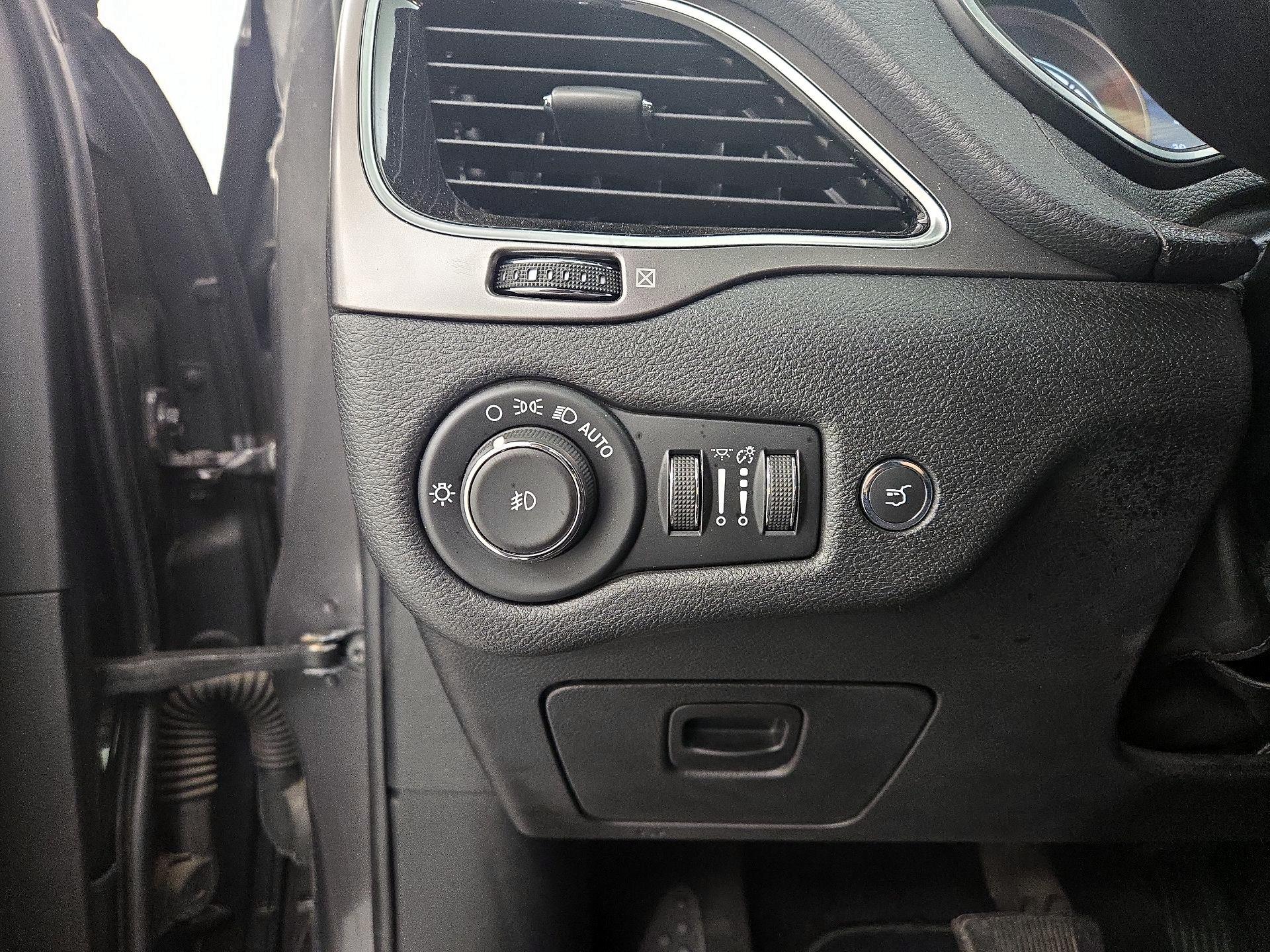 Thumbnail: 2020 Jeep Cherokee - 13