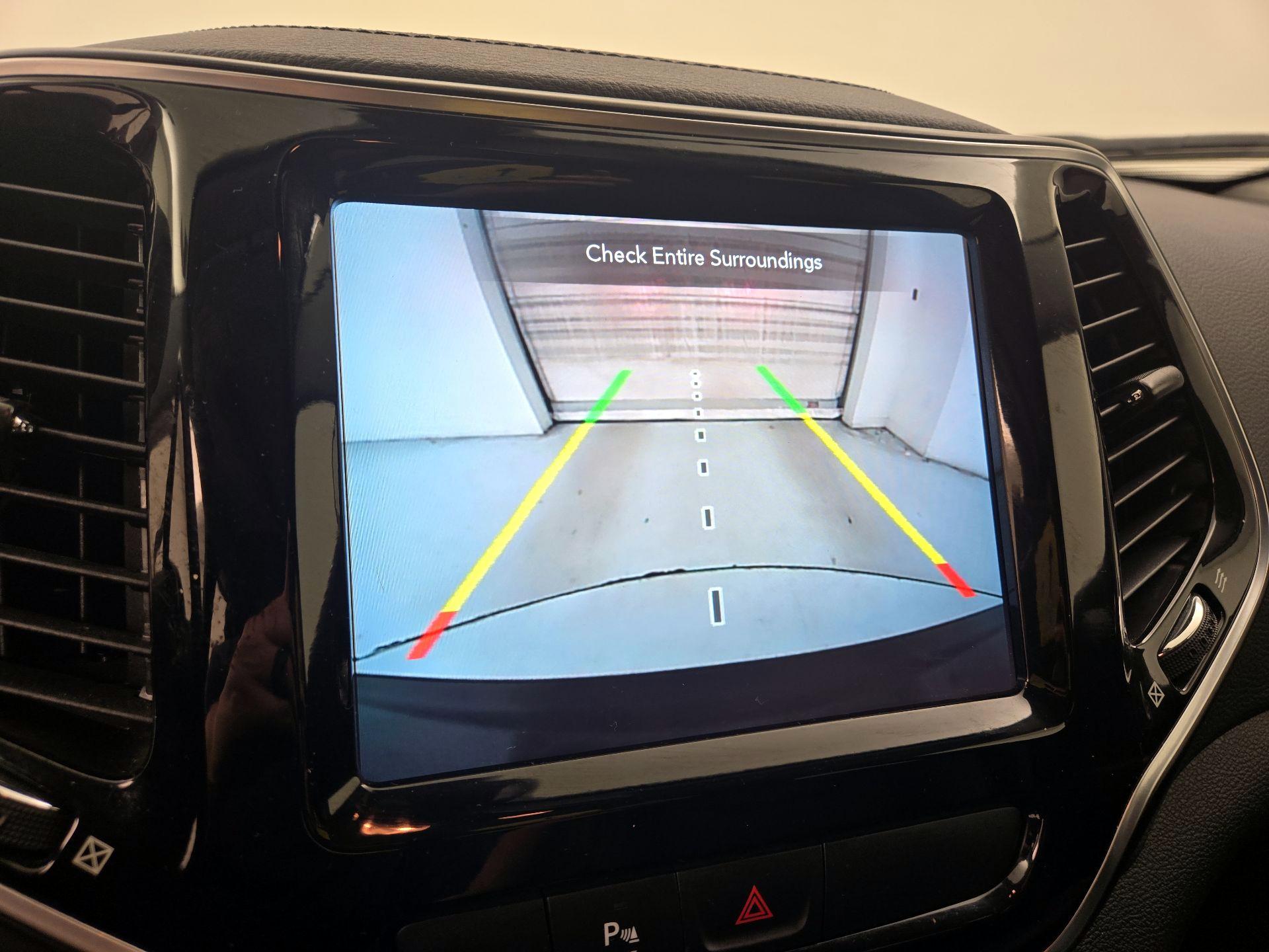 Thumbnail: 2020 Jeep Cherokee - 15