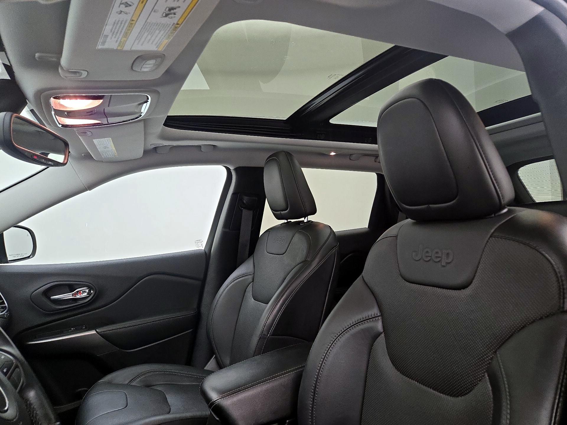 Thumbnail: 2020 Jeep Cherokee - 20