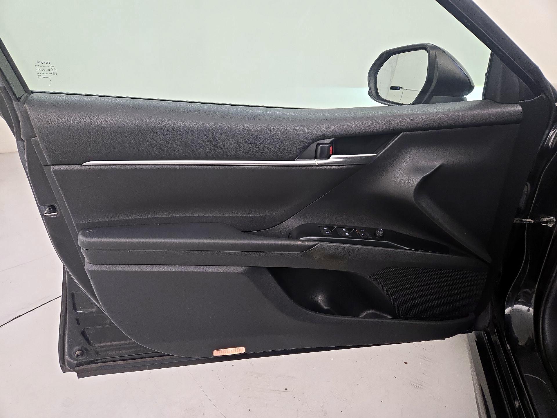 Thumbnail: 2019 Toyota Camry - 12