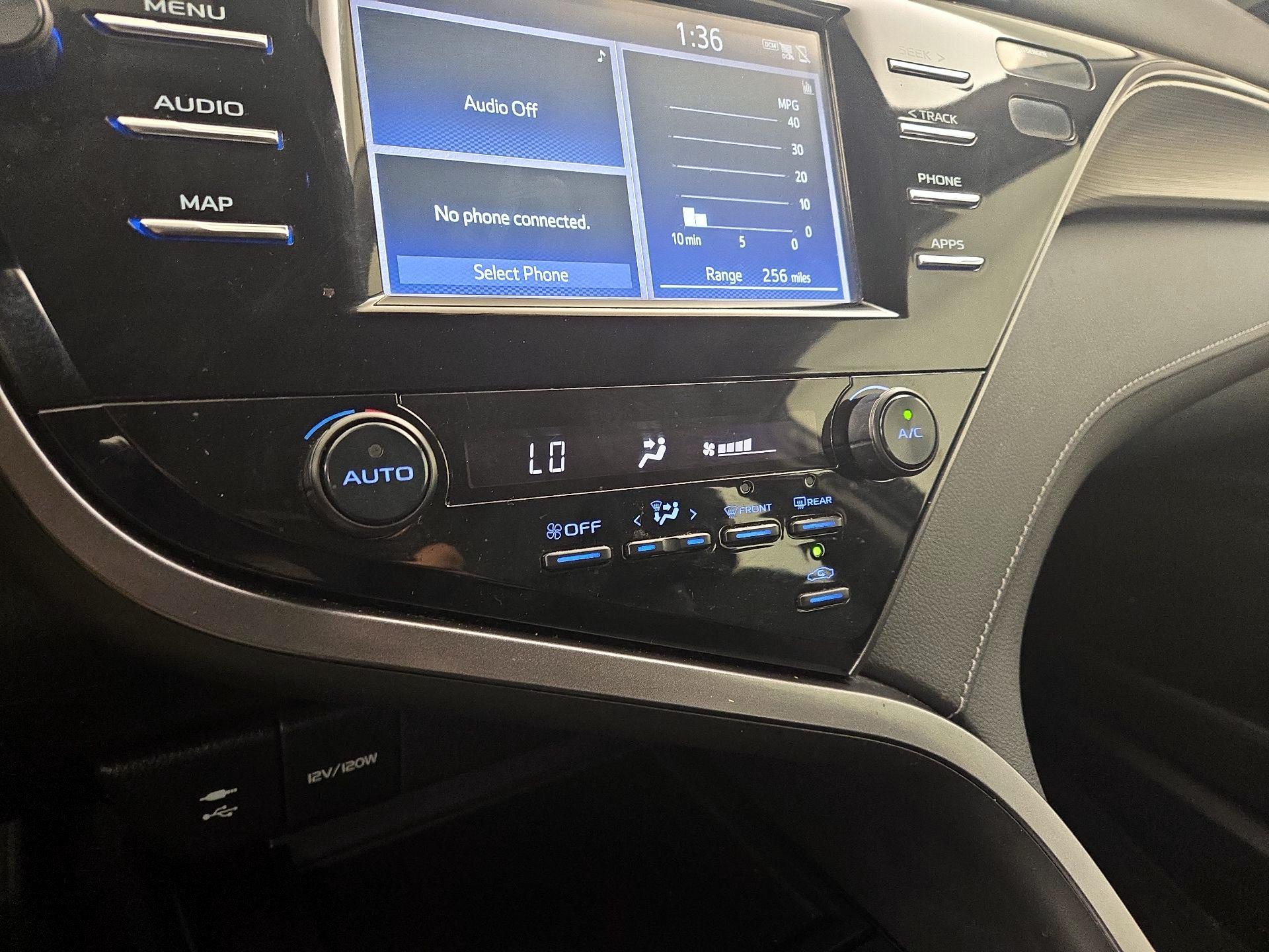 Thumbnail: 2019 Toyota Camry - 16