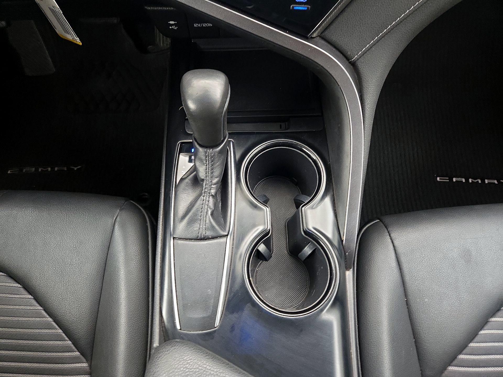 Thumbnail: 2019 Toyota Camry - 17