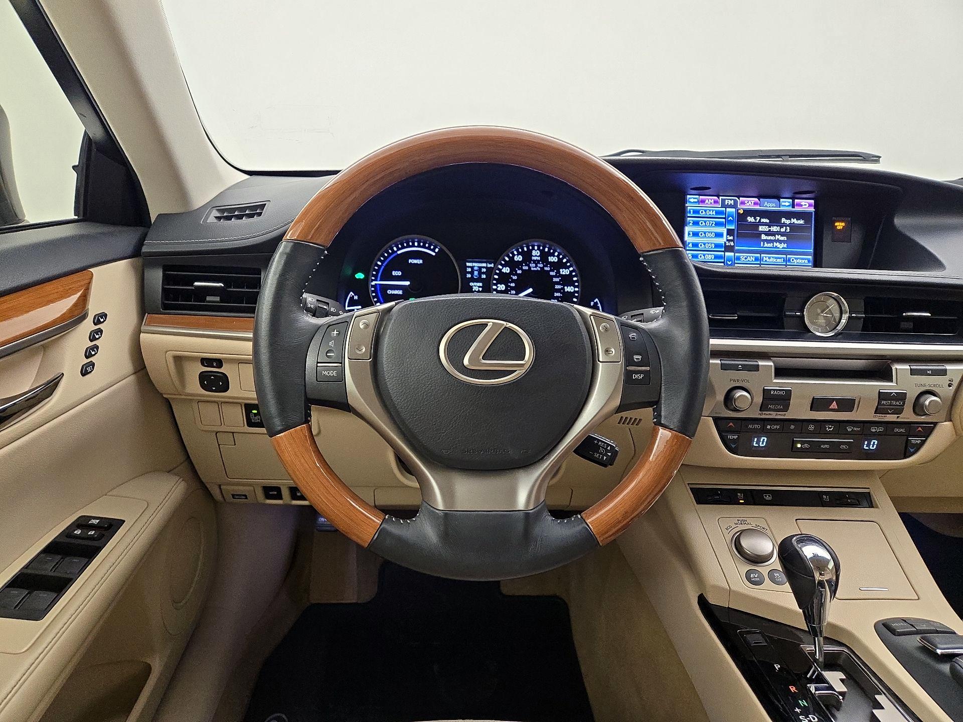 Thumbnail: 2014 Lexus ES - 10