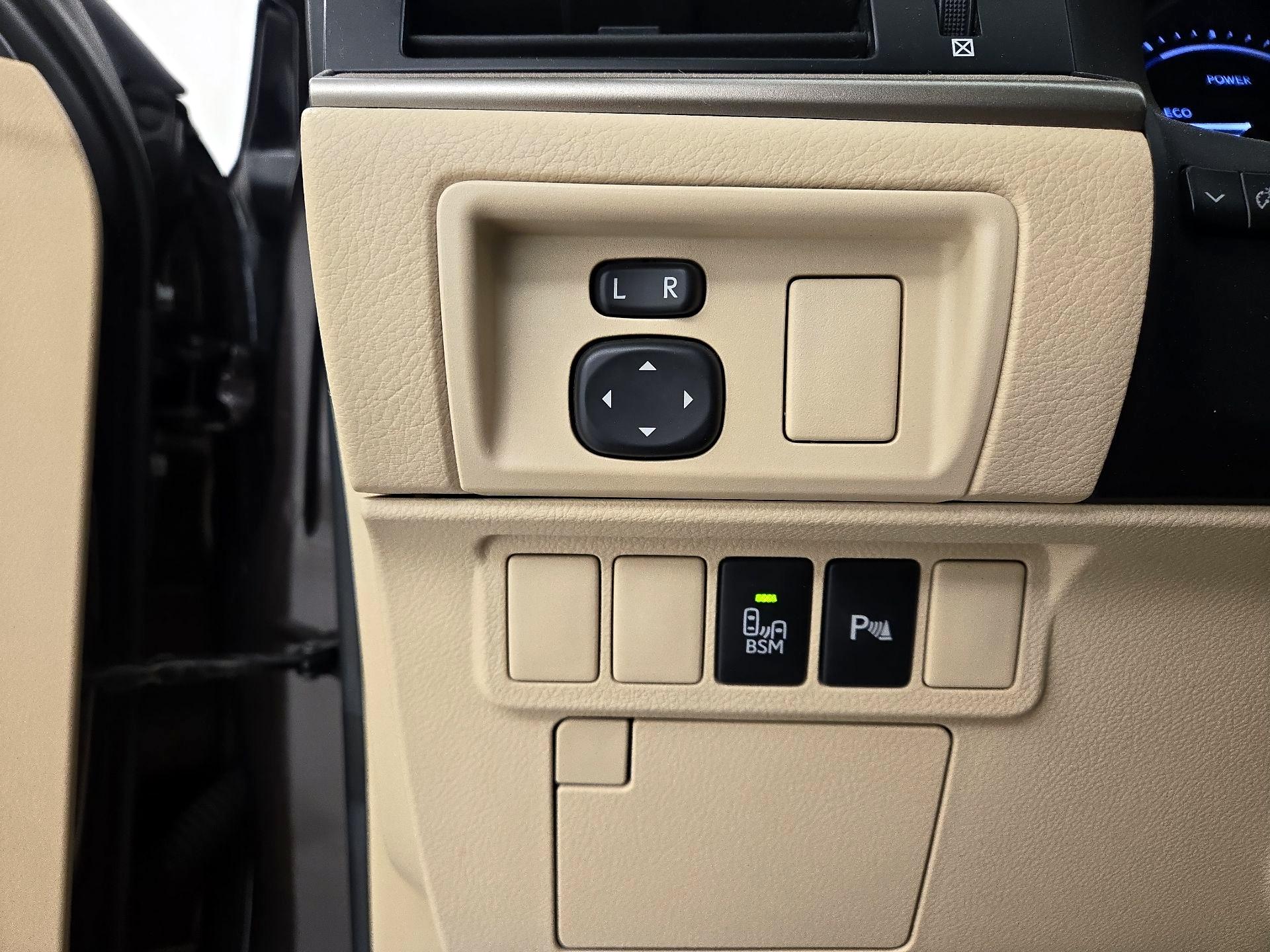 Thumbnail: 2014 Lexus ES - 13