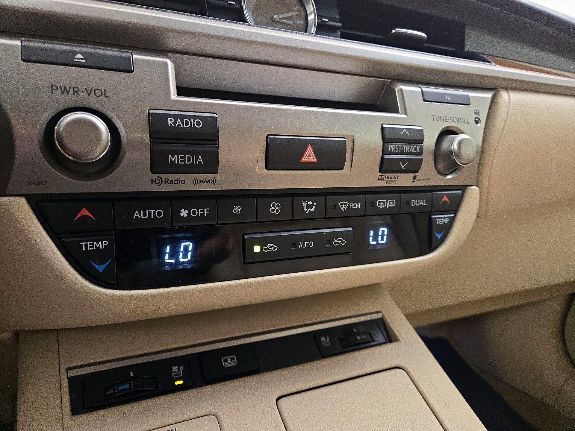 Thumbnail: 2014 Lexus ES - 17