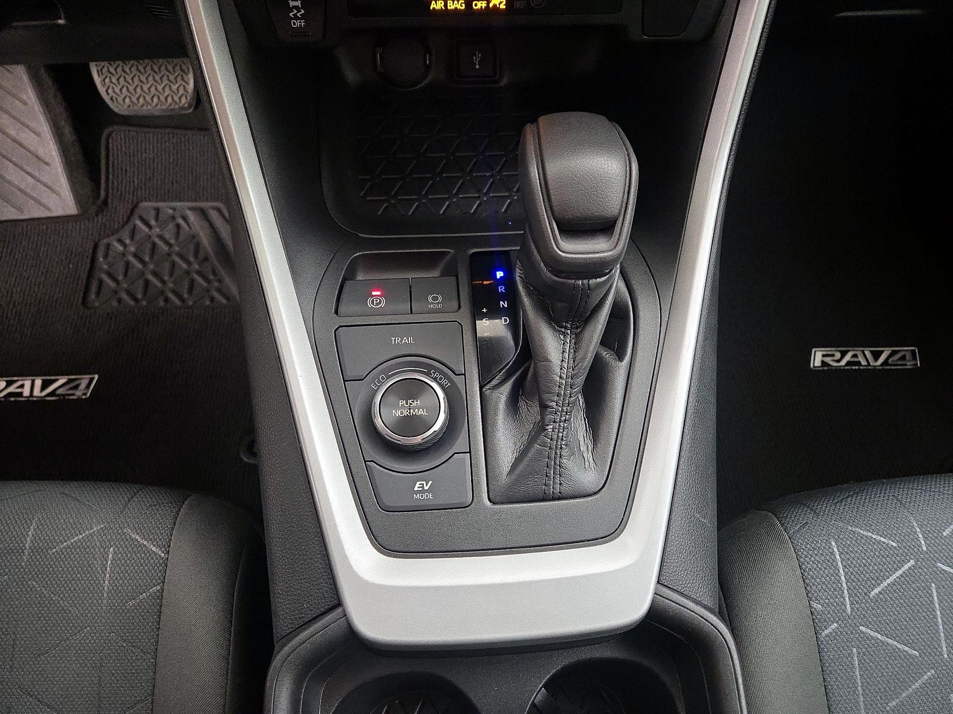 Thumbnail: 2021 Toyota RAV4 - 17