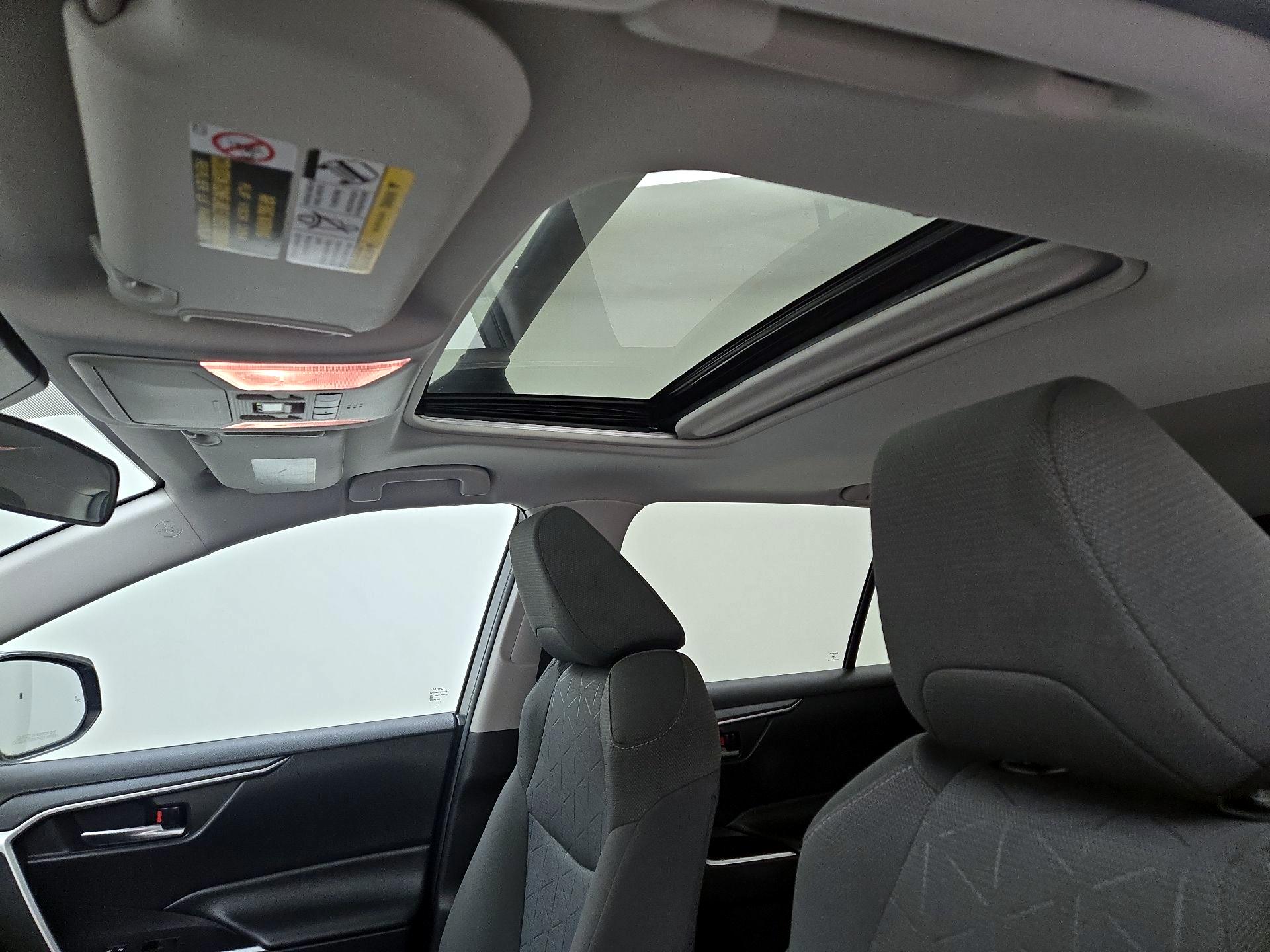 Thumbnail: 2021 Toyota RAV4 - 19