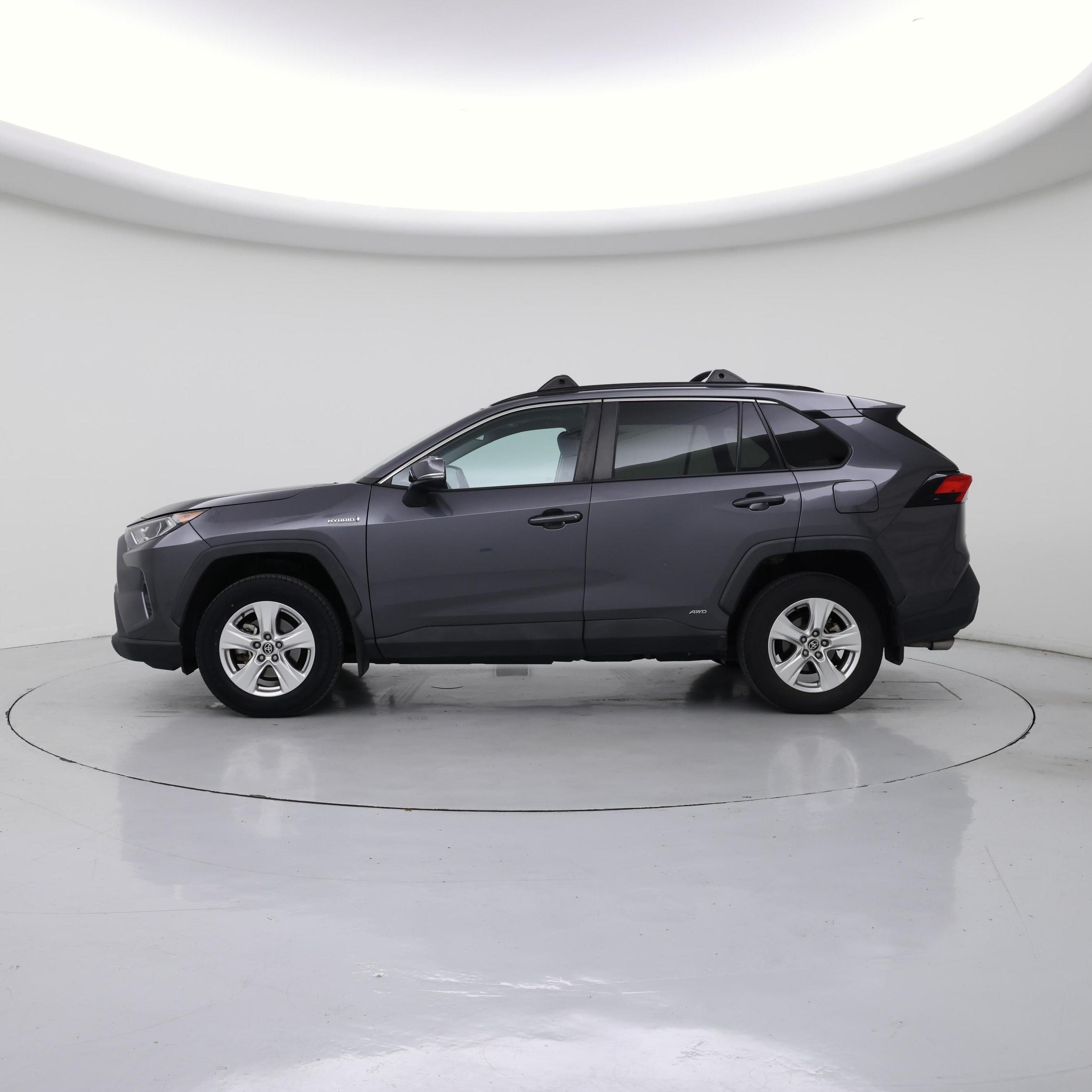 Thumbnail: 2021 Toyota RAV4 - 3